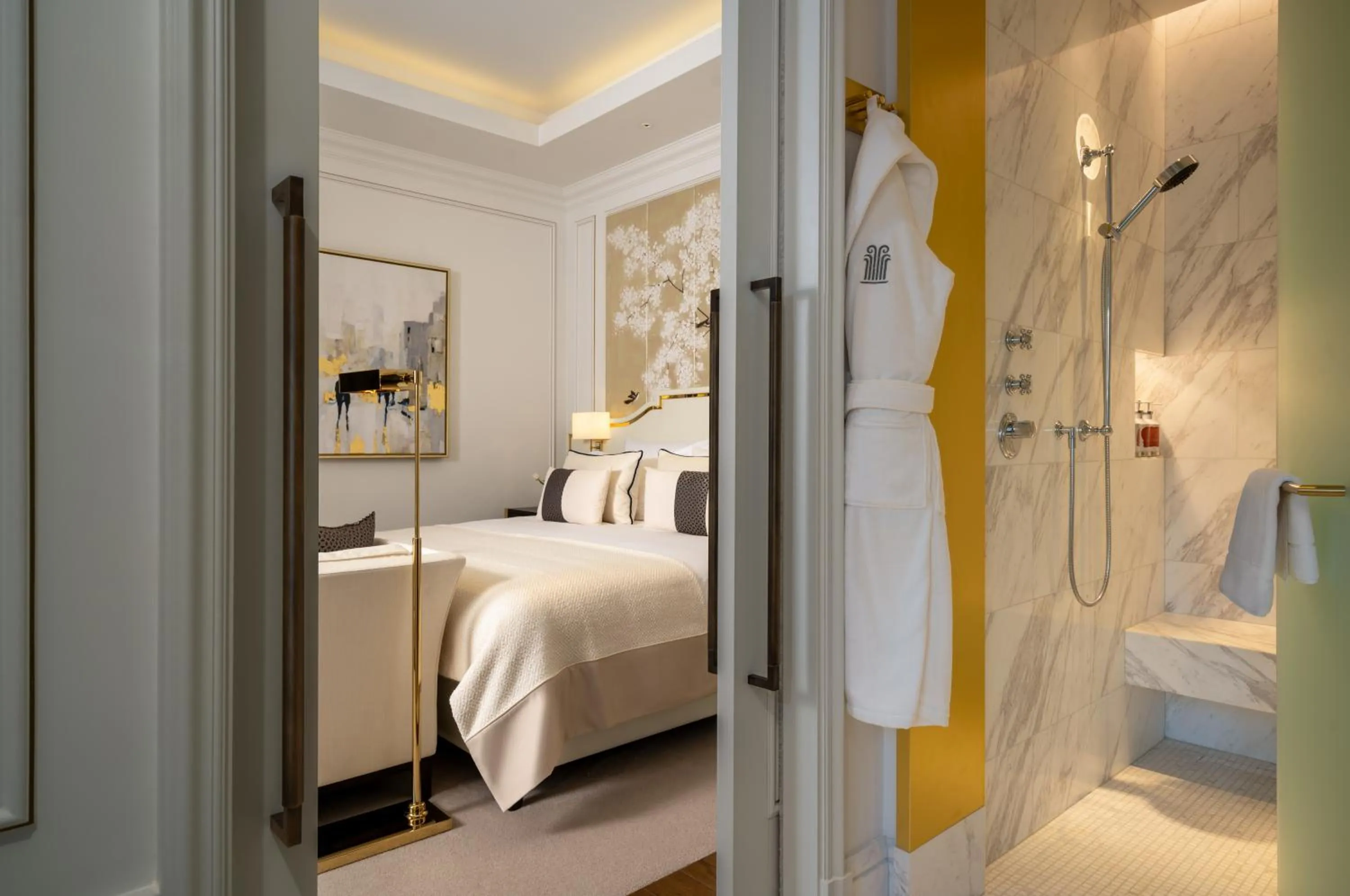 Shower, Bed in Corinthia Grand Hotel du Boulevard Bucharest