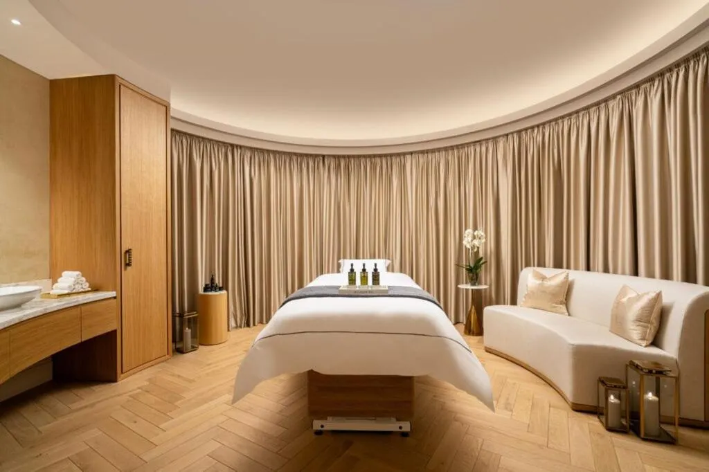 Spa and wellness centre/facilities, Bed in Corinthia Grand Hotel du Boulevard Bucharest