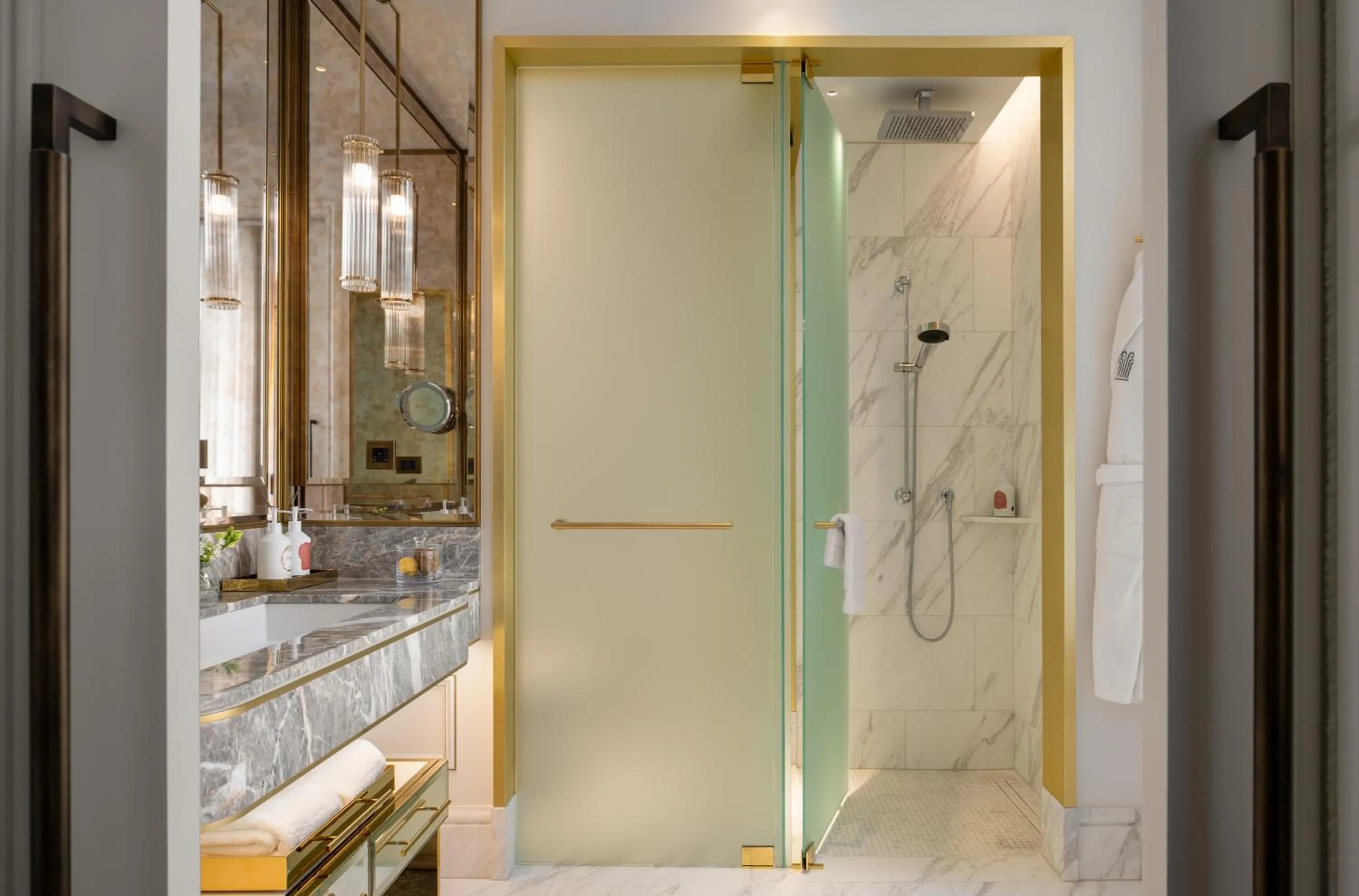 Shower in Corinthia Grand Hotel du Boulevard Bucharest