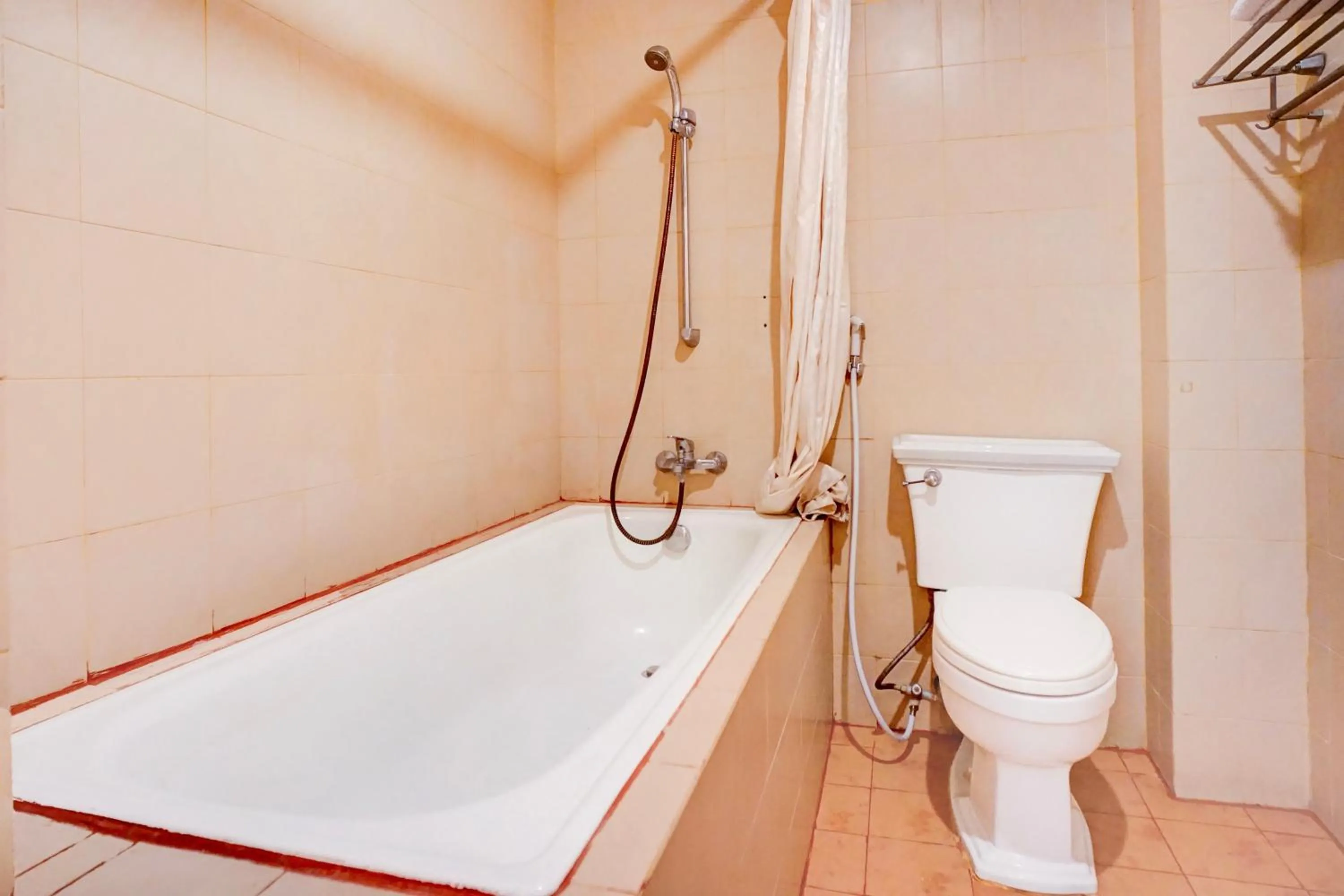 Bathroom in Collection O Peunayong Near Masjid Raya Baiturrahman Formerly Siwah Hotel