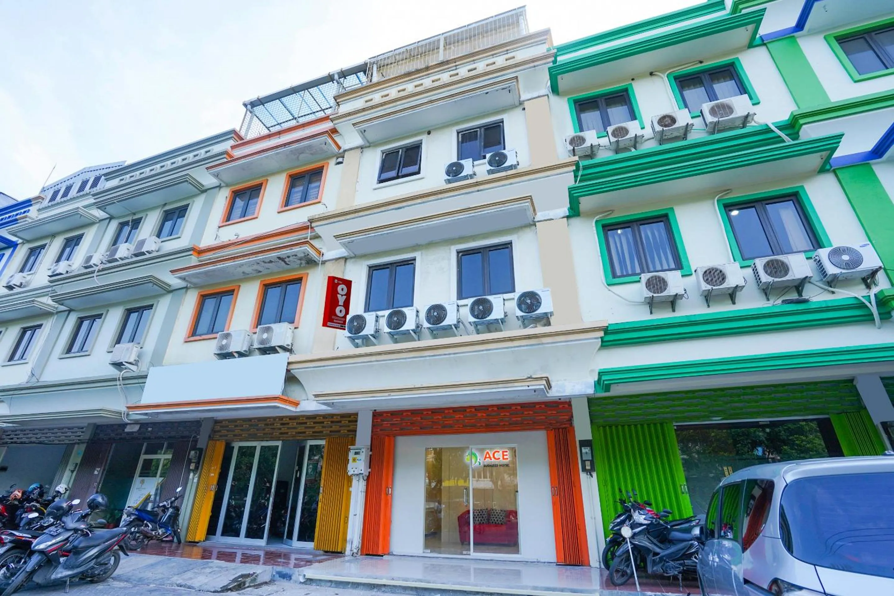 Property building in Hotel O Rungkut Near Its Surabaya Formerly Ace Business Hotel