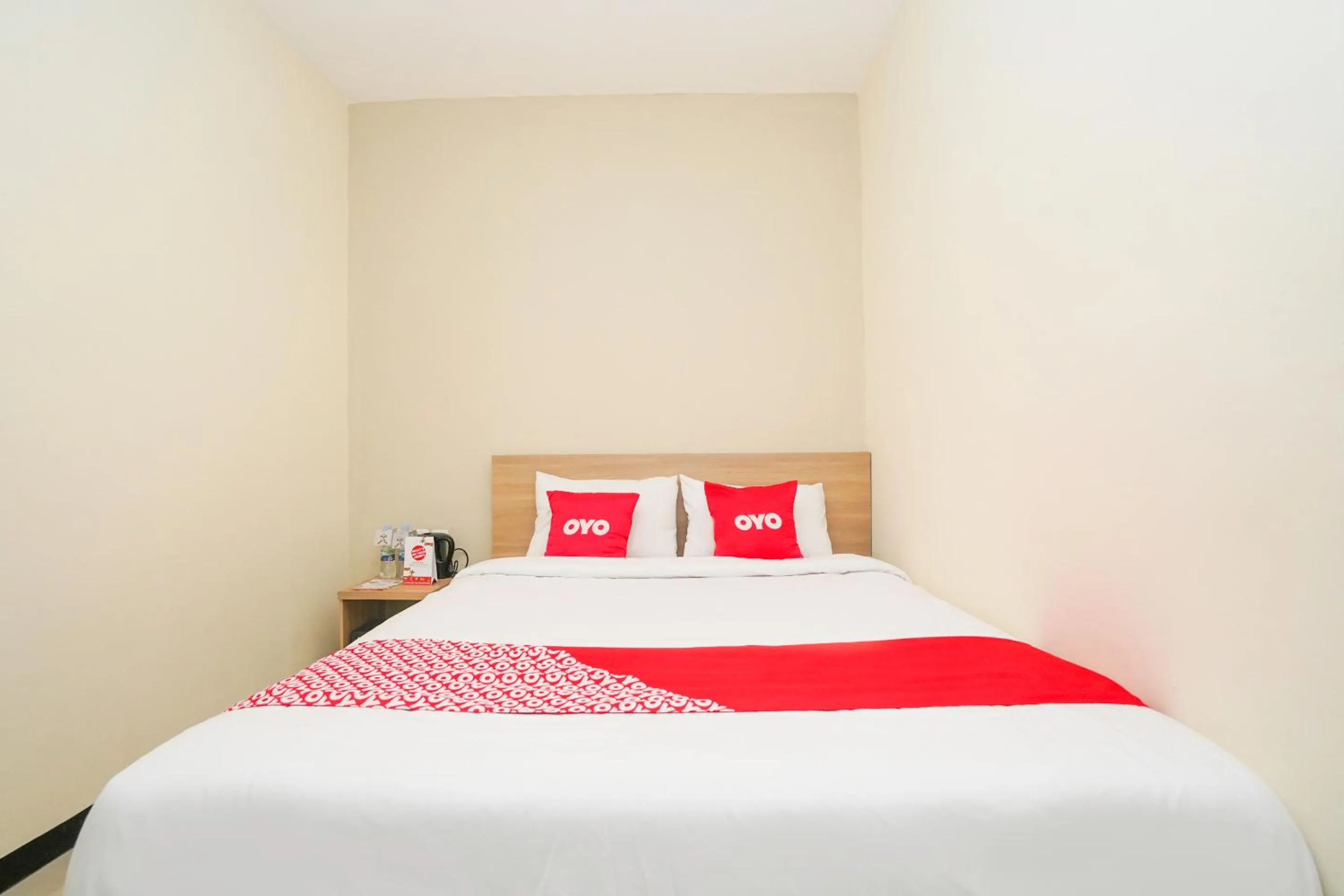 Bedroom, Bed in Hotel O Rungkut Near Its Surabaya Formerly Ace Business Hotel