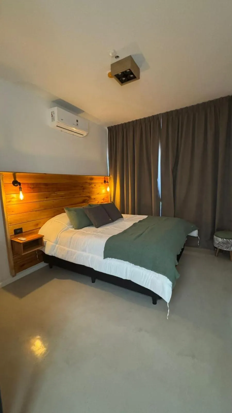 Photo of the whole room, Bed in Parry Smart Hotel