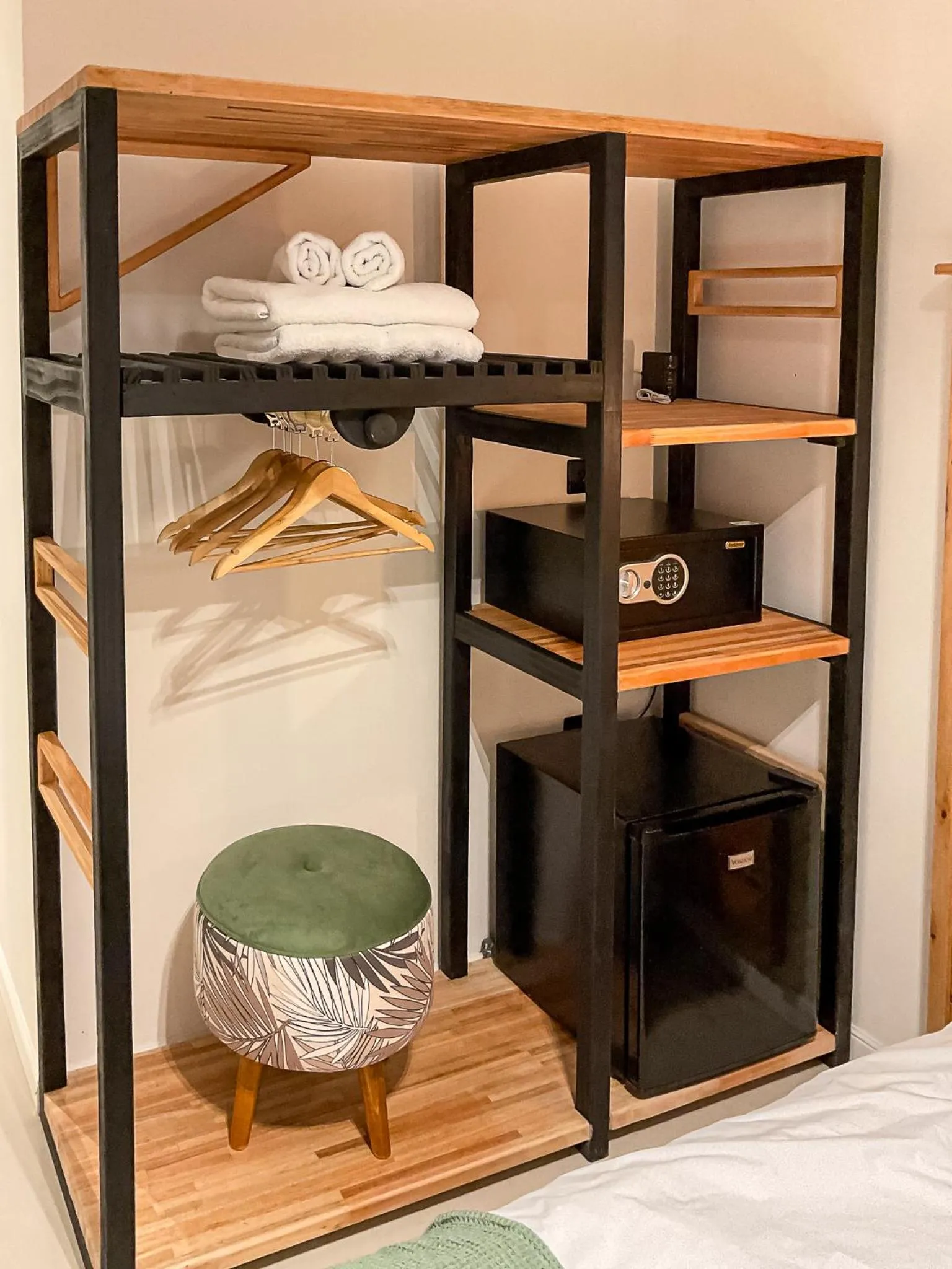 Photo of the whole room, Bed in Parry Smart Hotel