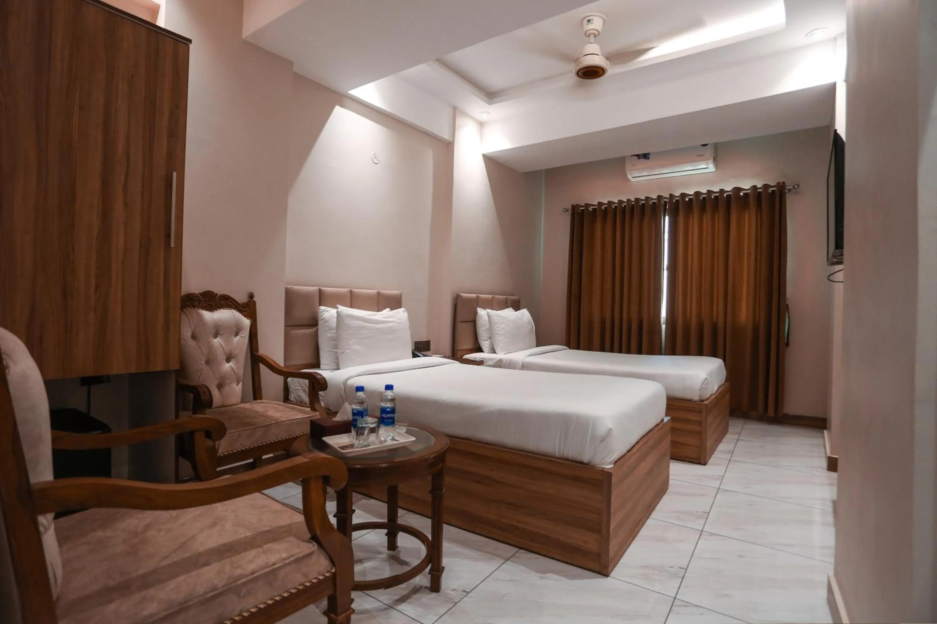 Bedroom in Hotel Pearl Inn