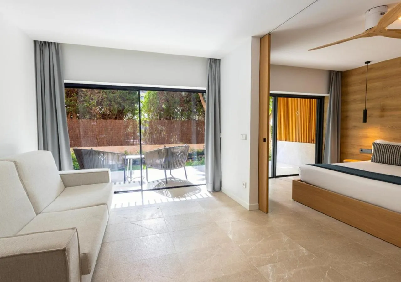 Photo of the whole room, Bed in Las Gaviotas Suites Hotel & Spa