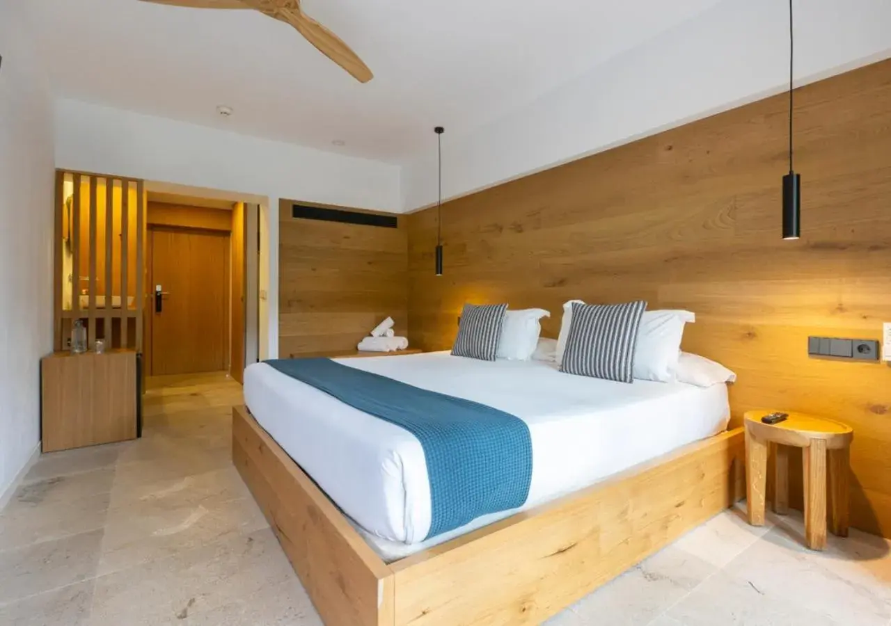 Double Room with Balcony and Pool View in Las Gaviotas Suites Hotel & Spa Double Room with Balcony and Pool View in Las Gaviotas Suites Hotel & Spa