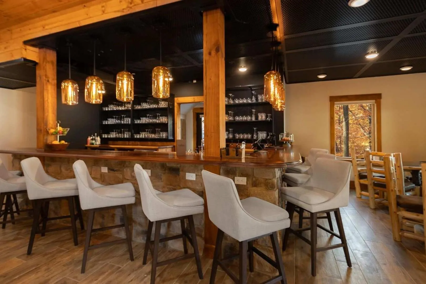 Lounge or bar in The Timber at Holly Branch