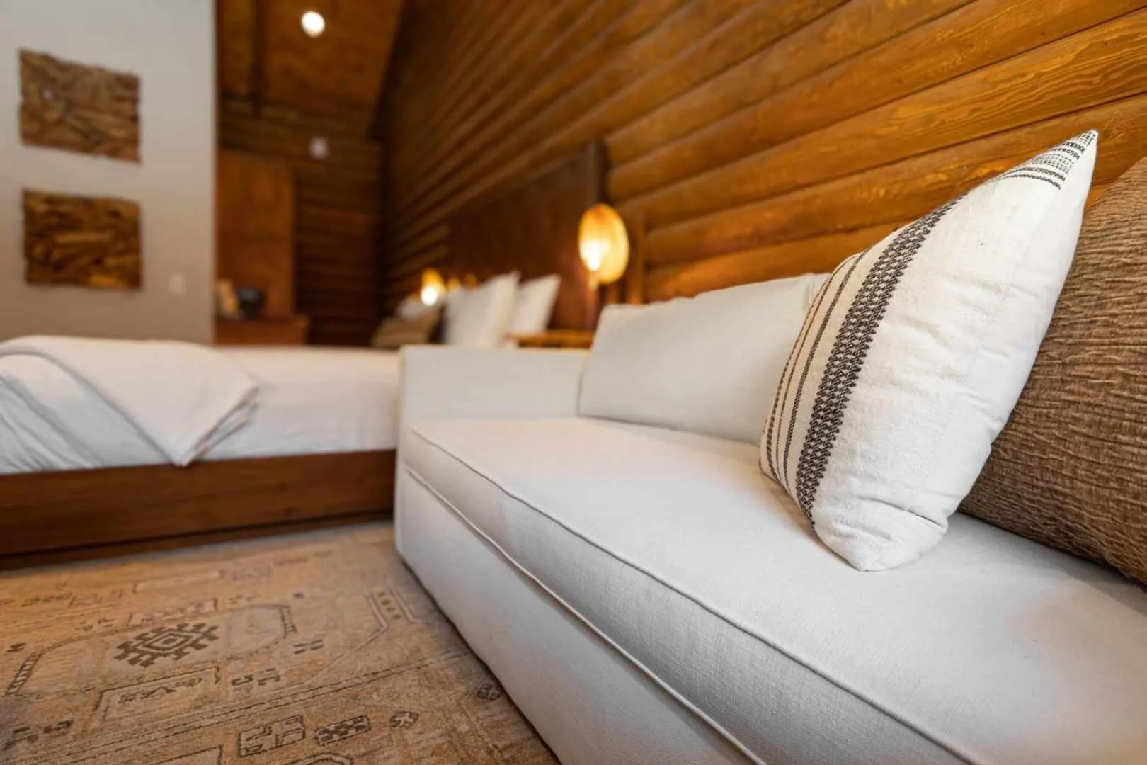 Seating area, Bed in The Timber at Holly Branch