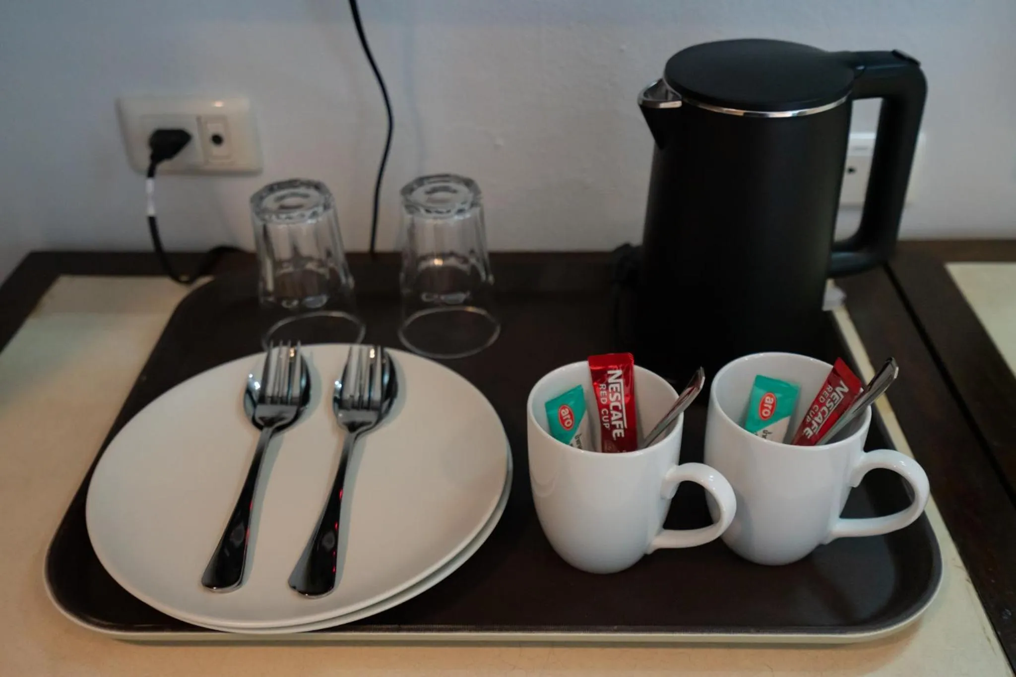 Coffee/tea facilities in Tri's Miracle Apartment Kata