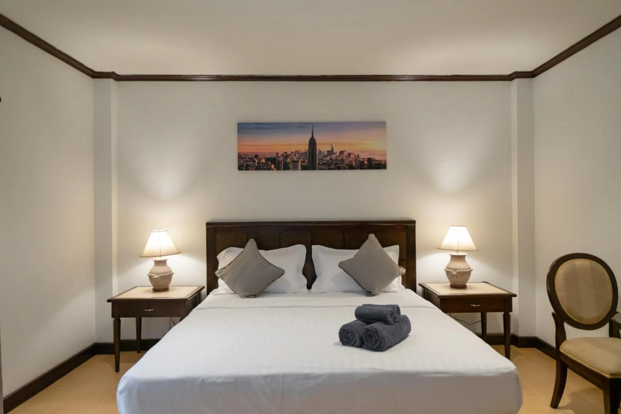 Photo of the whole room, Bed in Tri's Miracle Apartment Kata