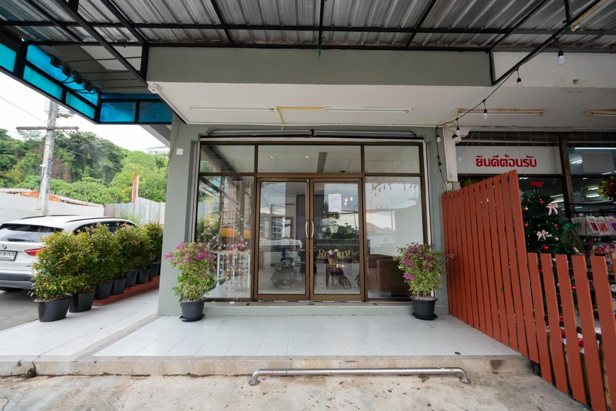 Facade/entrance in Tri's Miracle Apartment Kata