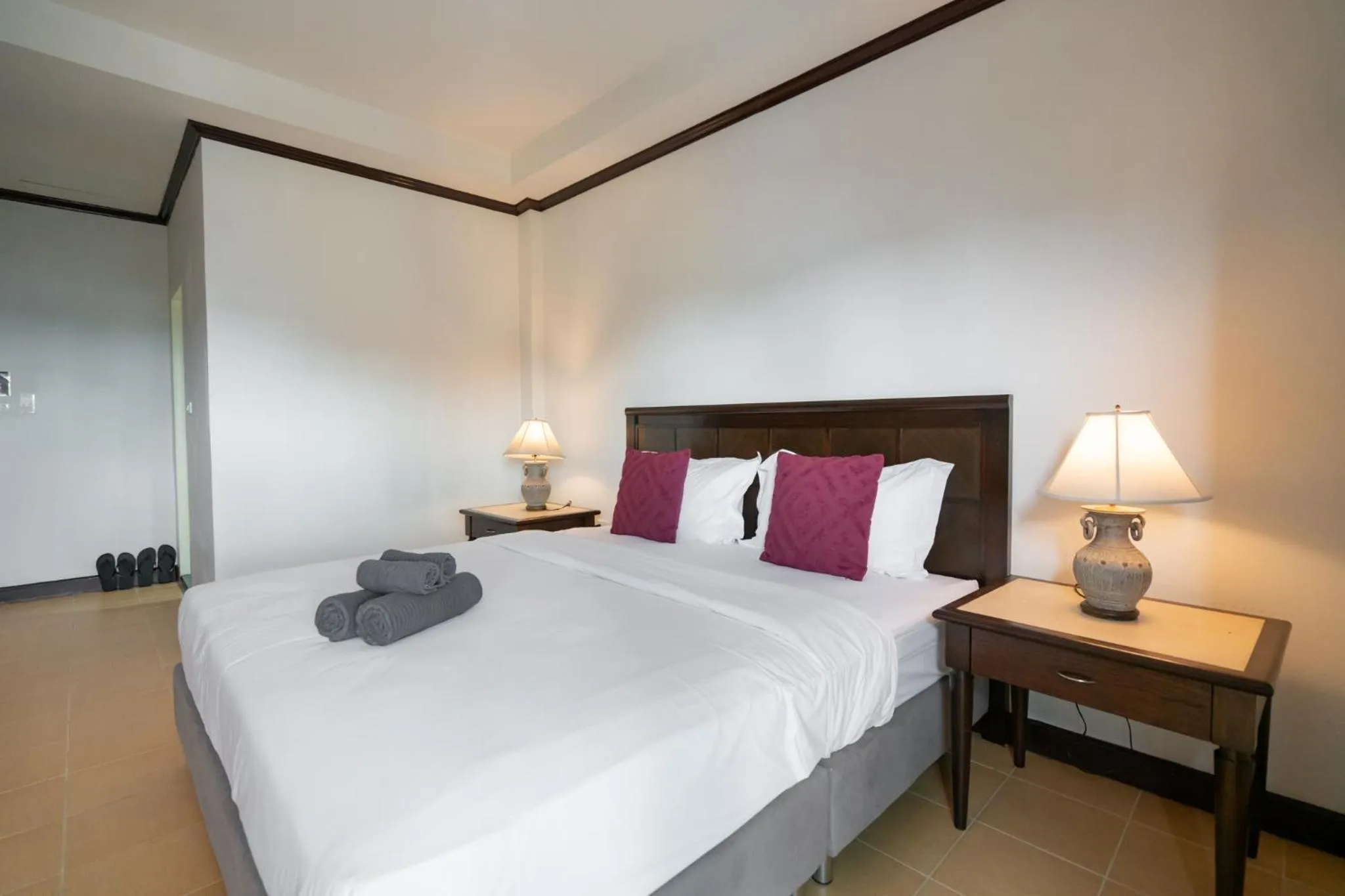 Bedroom, Bed in Tri's Miracle Apartment Kata