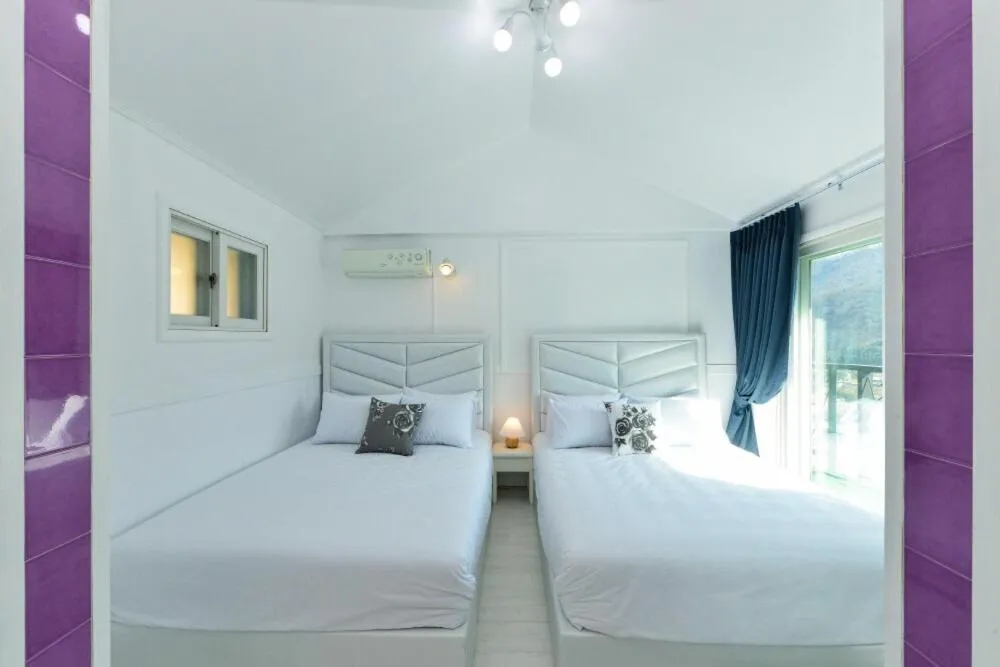 Bed in Sellin Onsu Swimming Pool Pension