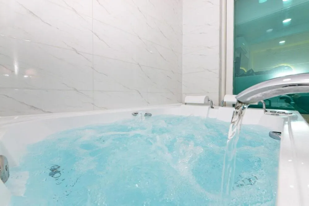 Sellin Onsu Swimming Pool Pension