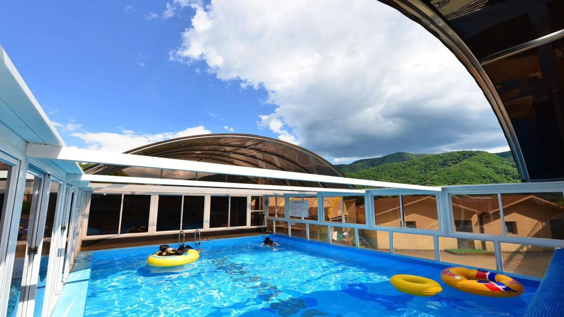 Sellin Onsu Swimming Pool Pension