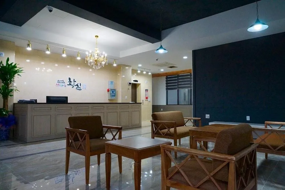 Hwangsil Tourist Hotel