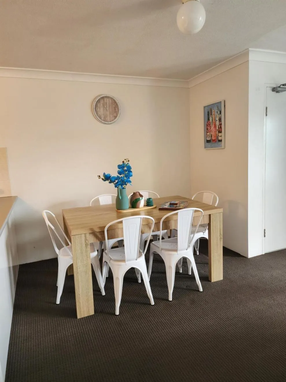 Dining area in Bayview Bay Apartments and Marina