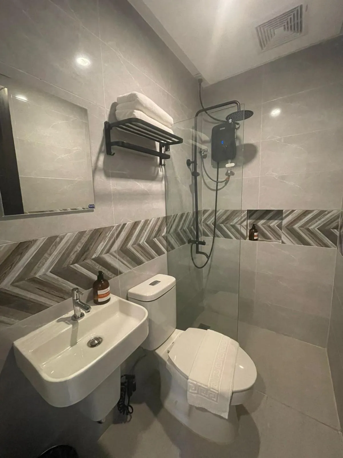 Toilet in Maharlika City Inn