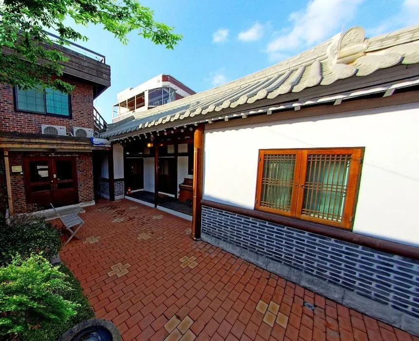 Jeonju Namugeuneul and Geunsoonae Chogajip