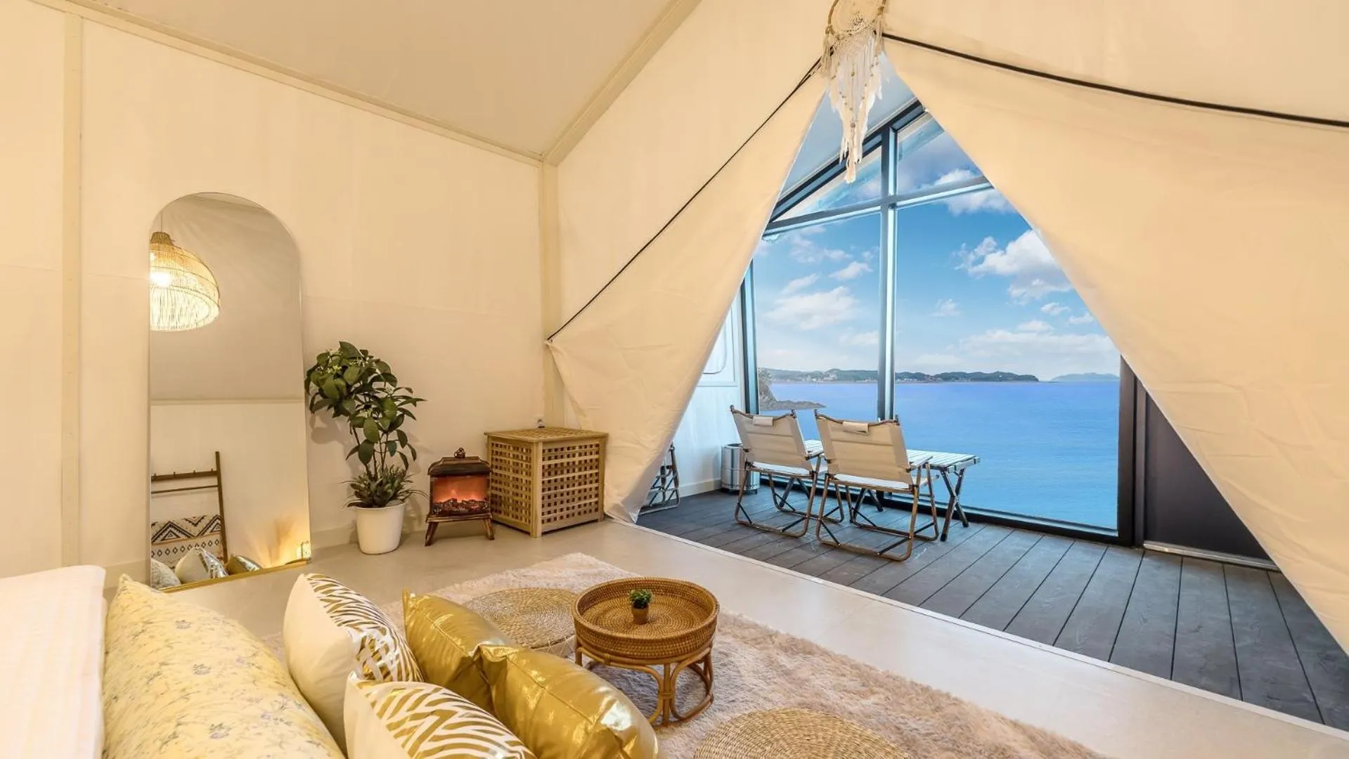 Daebudo On the Beach Pool Villa