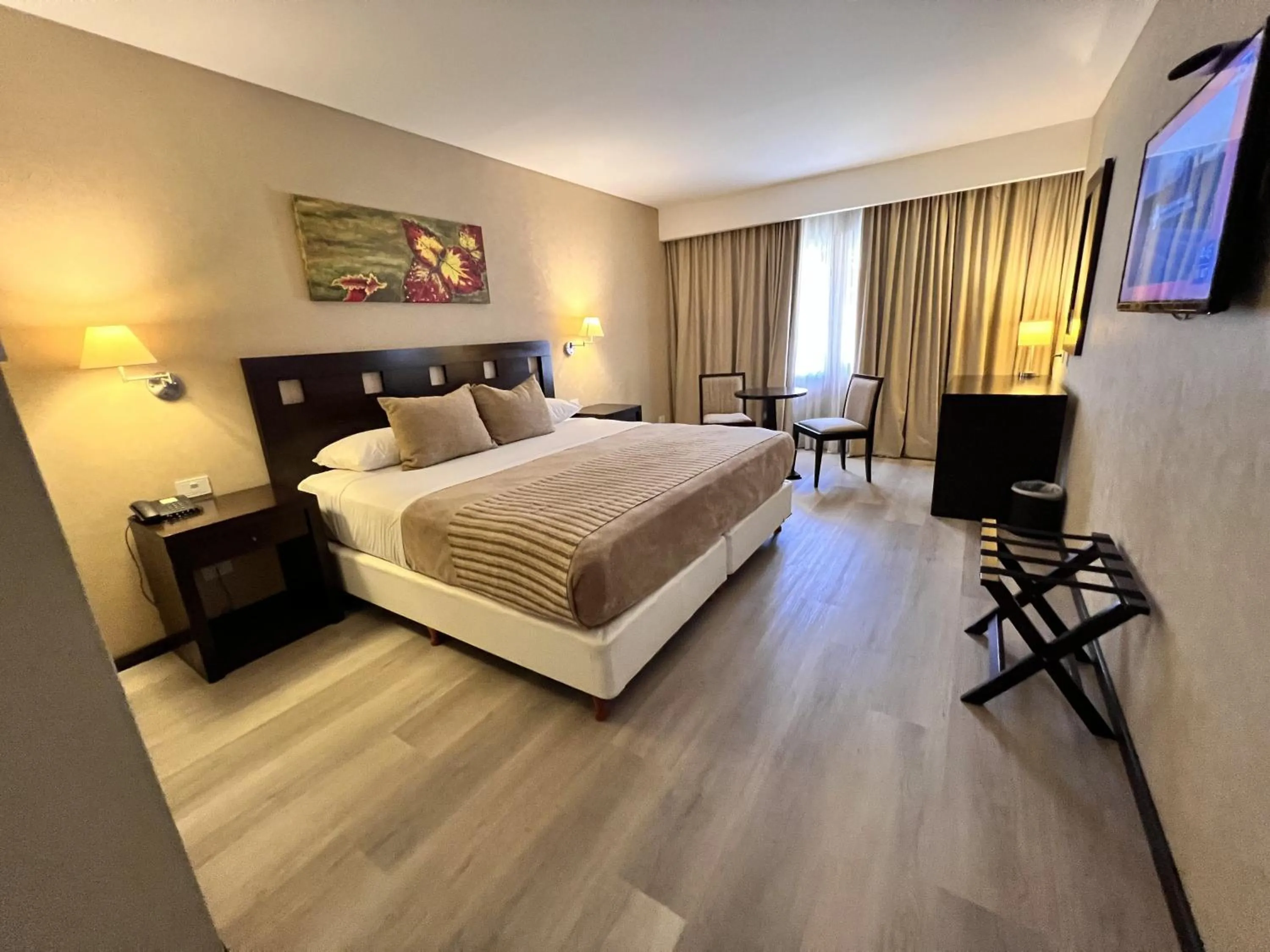 Bed in Howard Johnson Hotel & Resort Funes