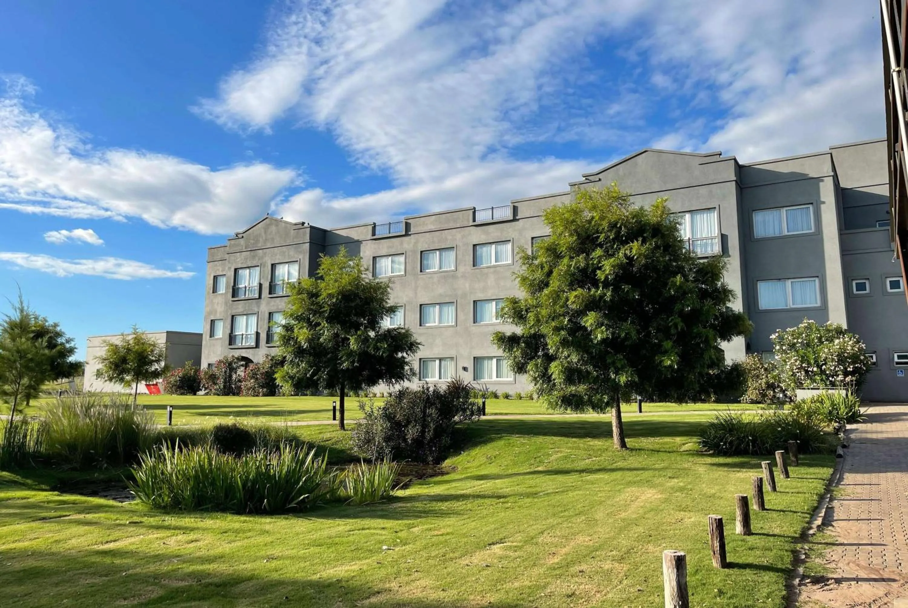 Property building in Howard Johnson Hotel & Resort Funes