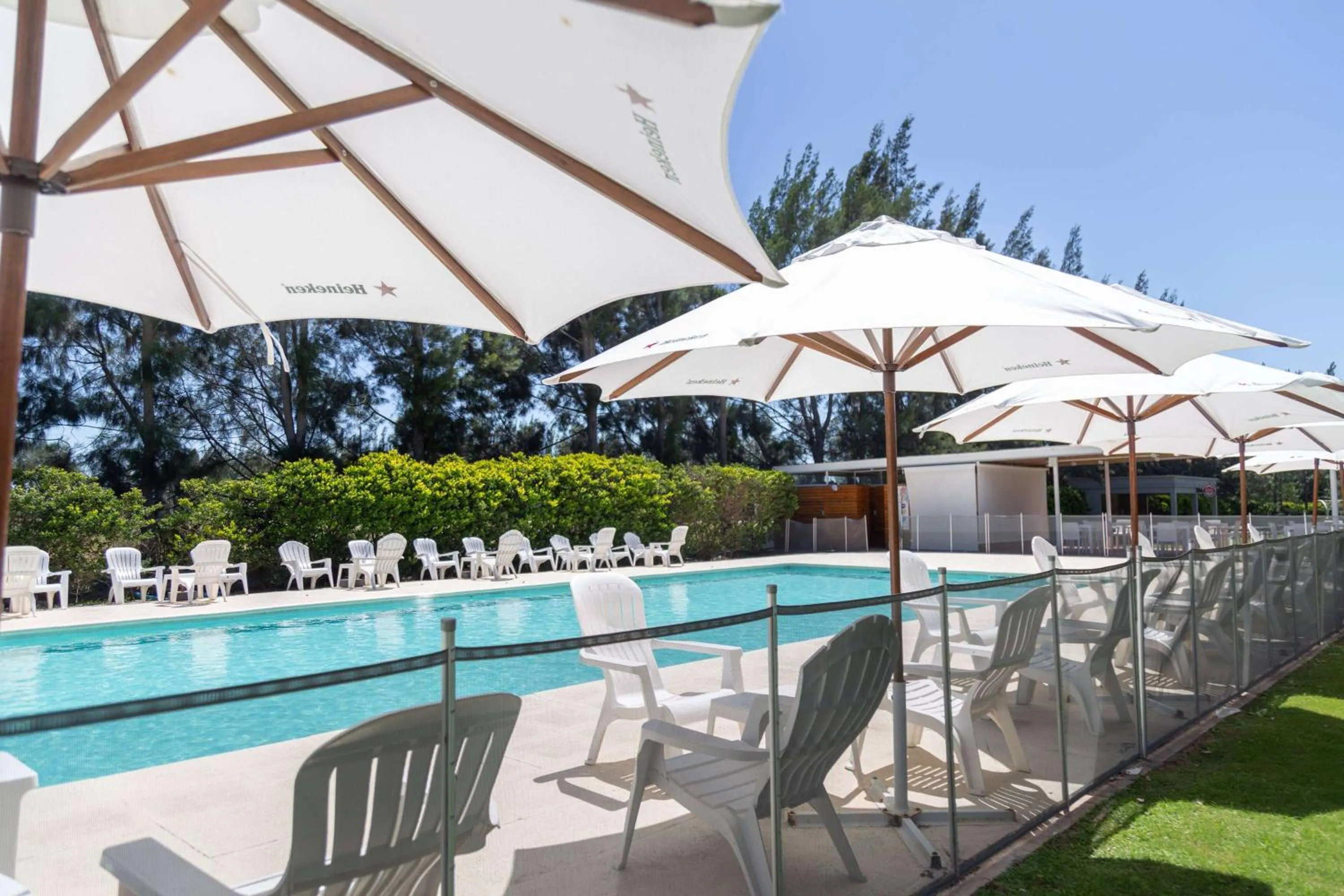 Pool view in Howard Johnson Hotel & Resort Funes