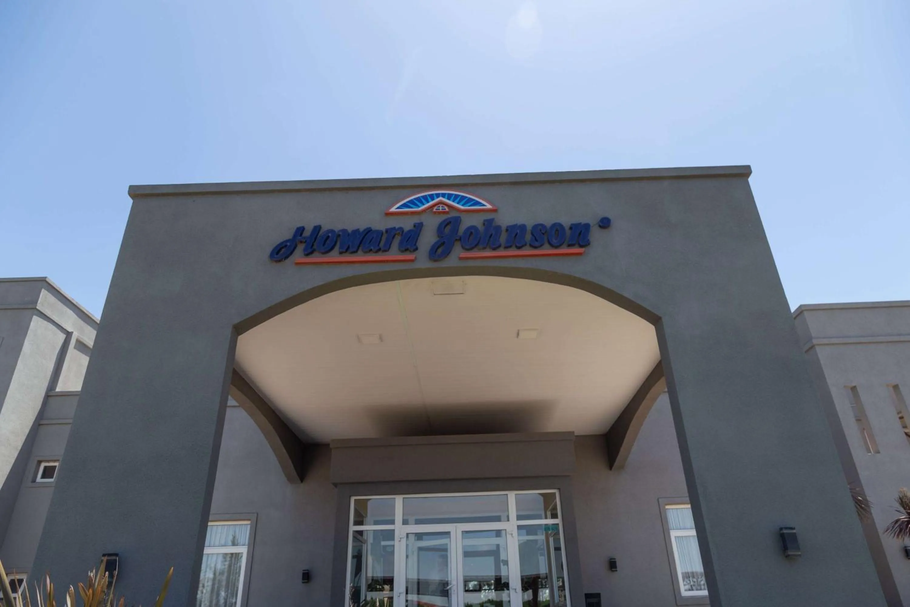 Property building in Howard Johnson Hotel & Resort Funes