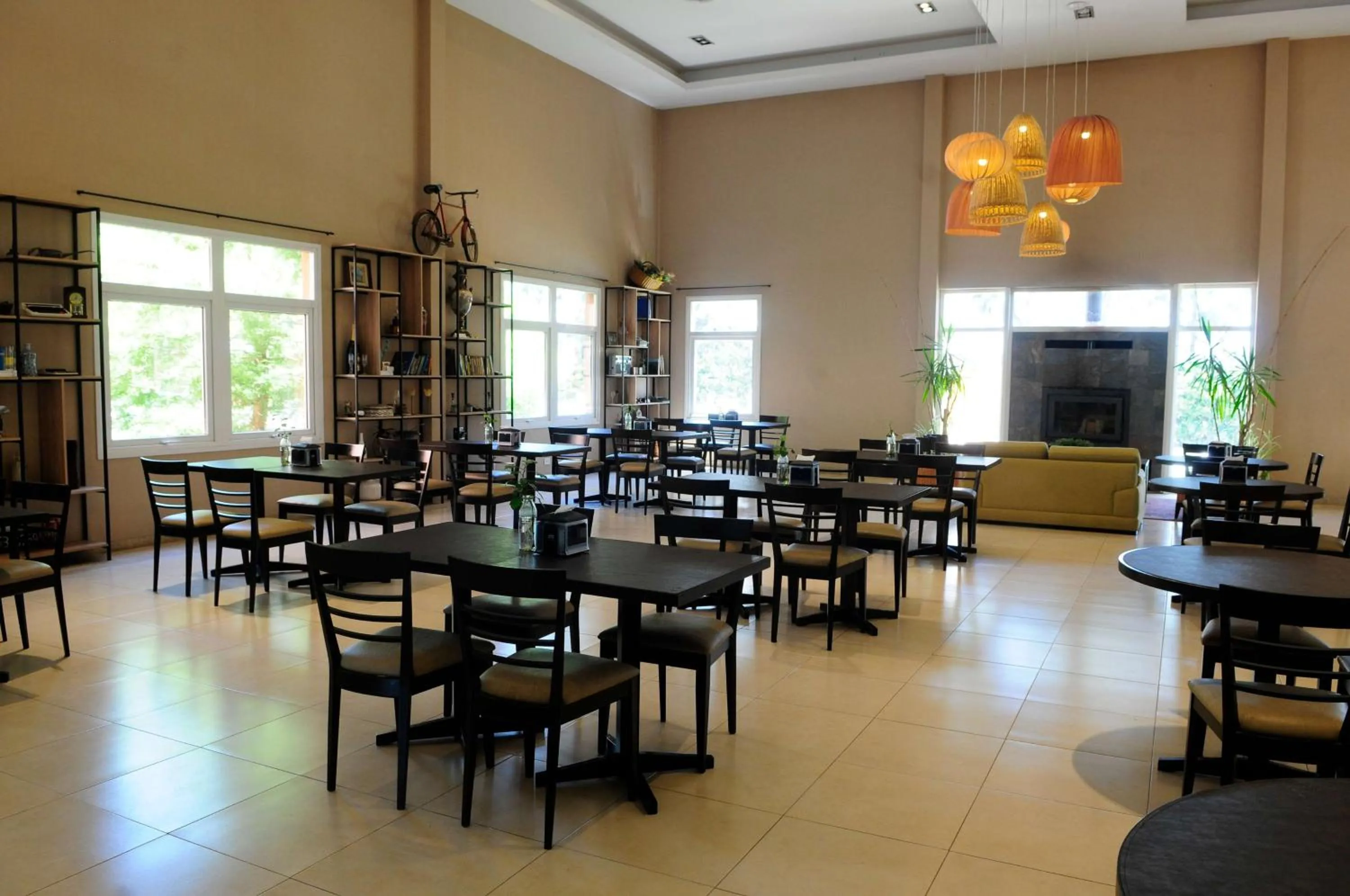 Restaurant/places to eat in Howard Johnson Hotel & Resort Funes