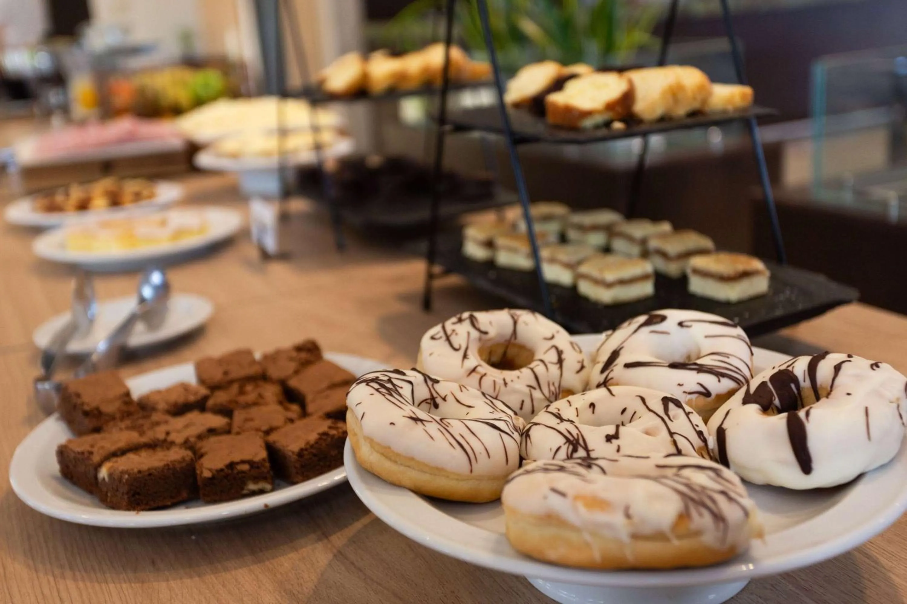 Restaurant/places to eat in Howard Johnson Hotel & Resort Funes