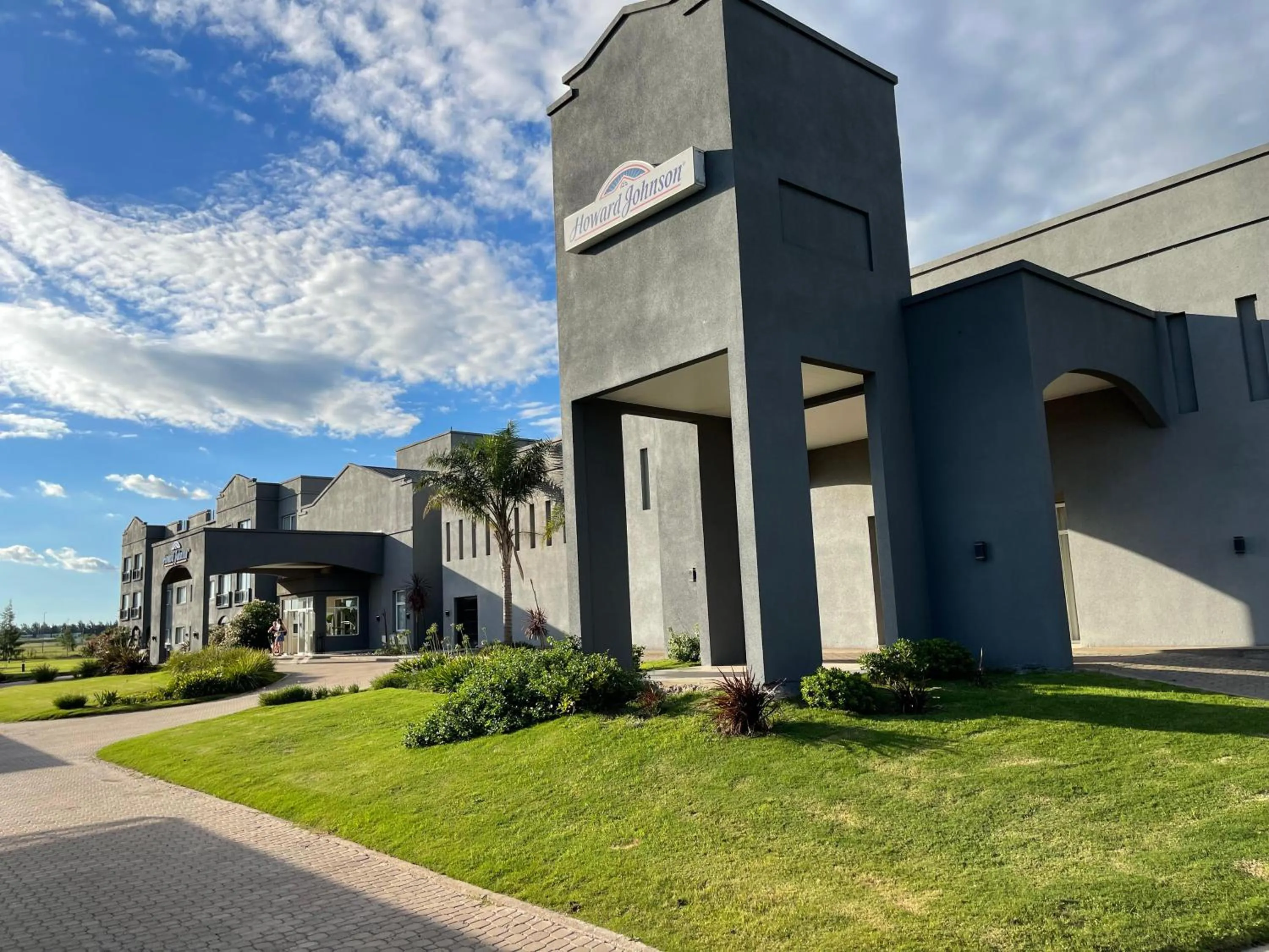 Howard Johnson Hotel & Resort Funes