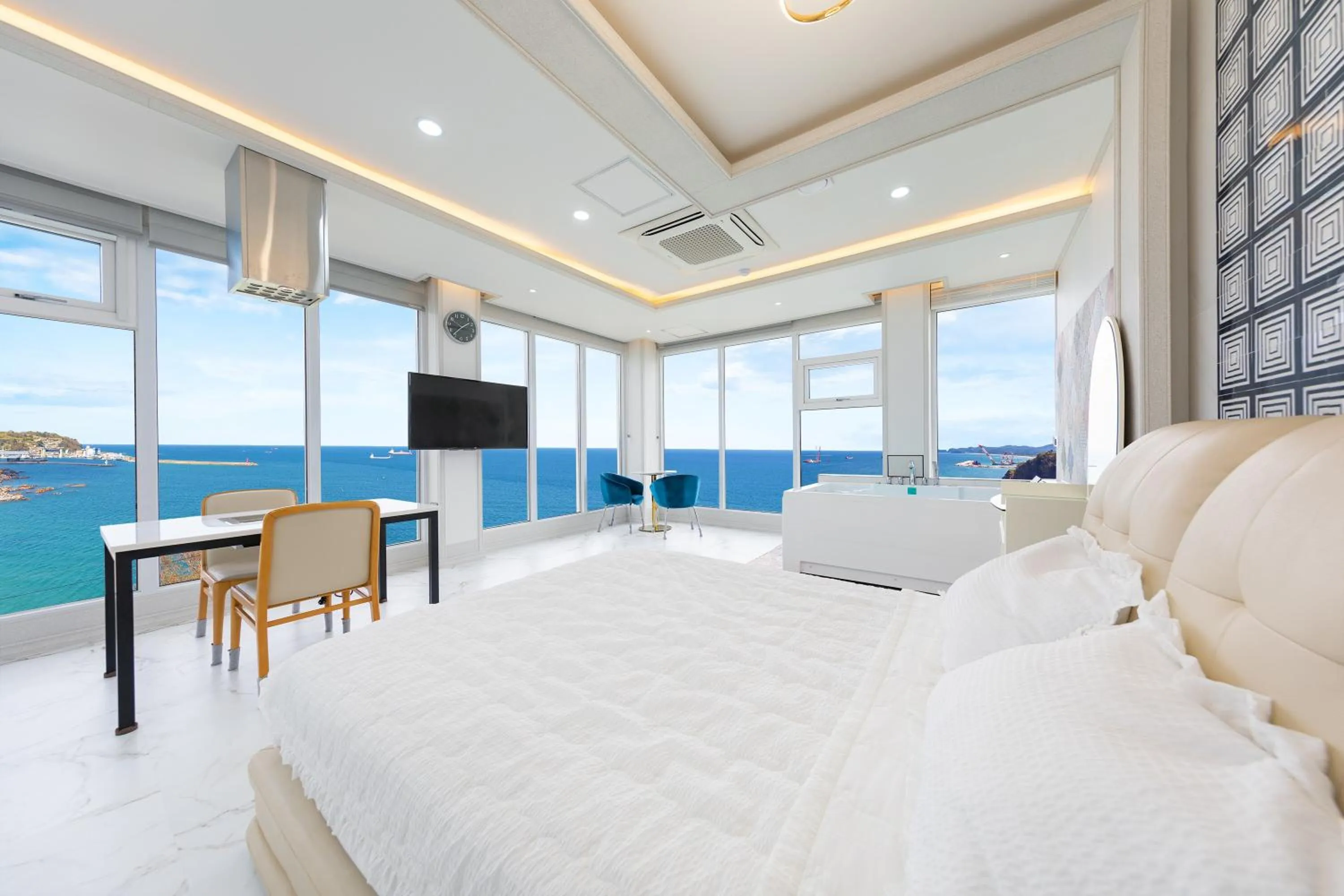 Bed in Samcheok white romantic pension