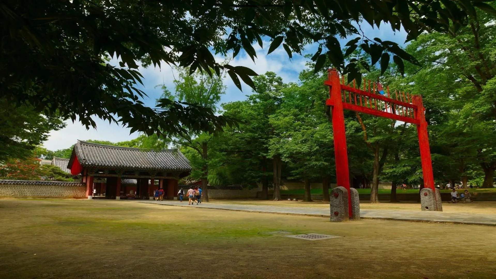 Jeonju Deokindang and Soo House Pension