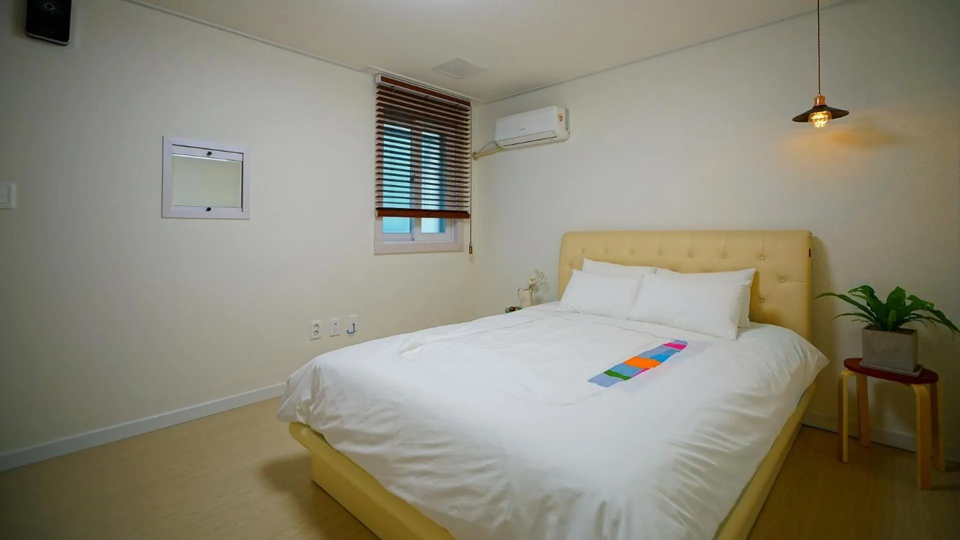 Bed in Jeonju Deokindang and Soo House Pension