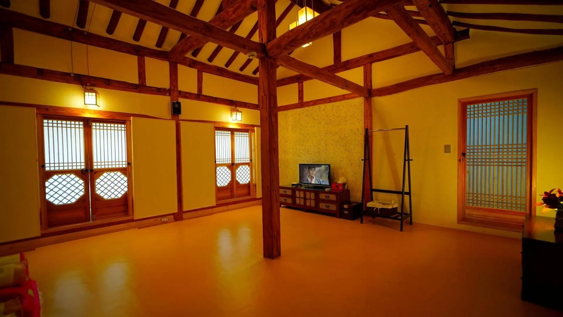 Jeonju Deokindang and Soo House Pension