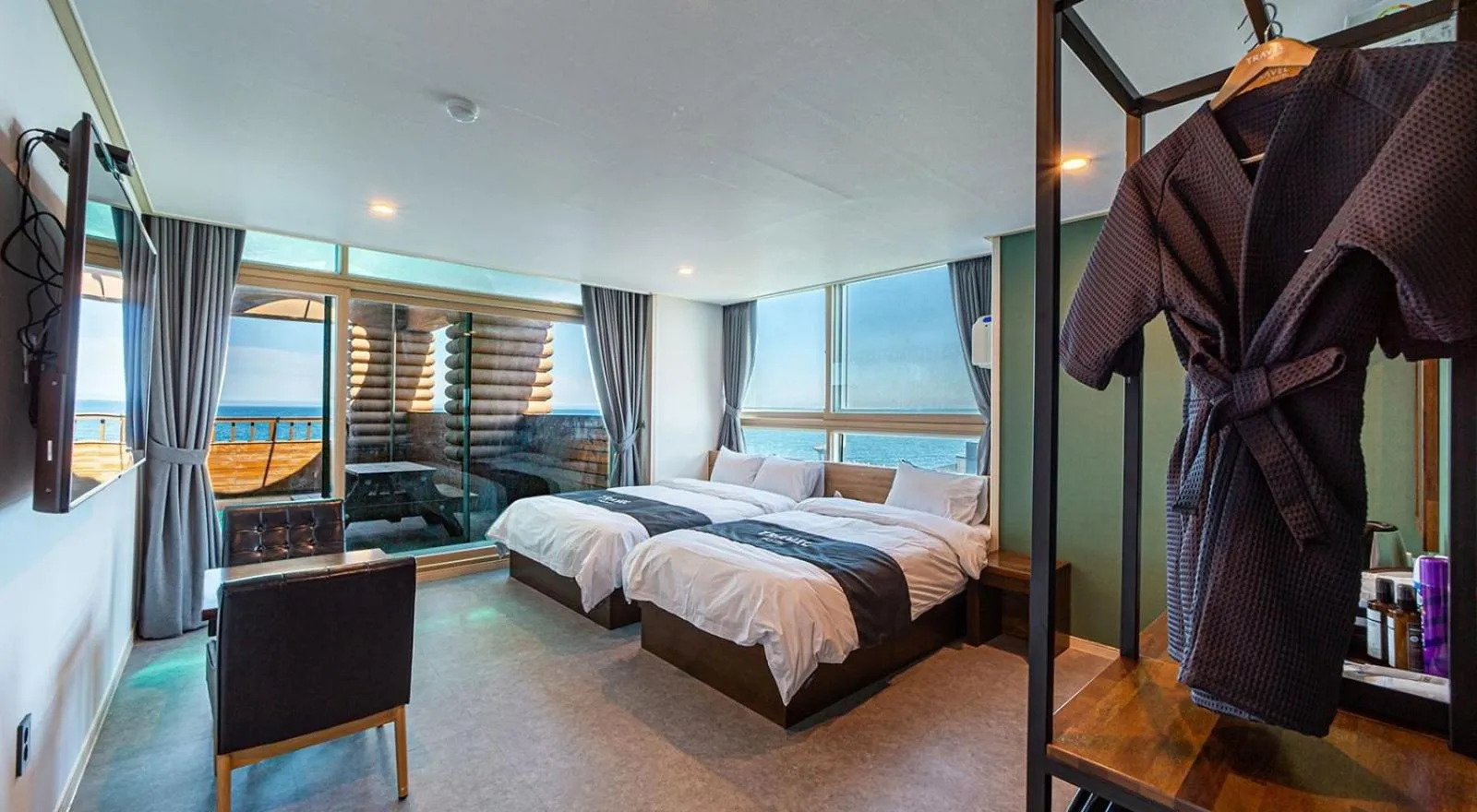 Bed in Sok-cho Travel Hotel