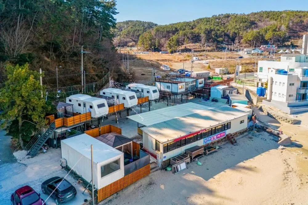 Busan Zio club caravan park