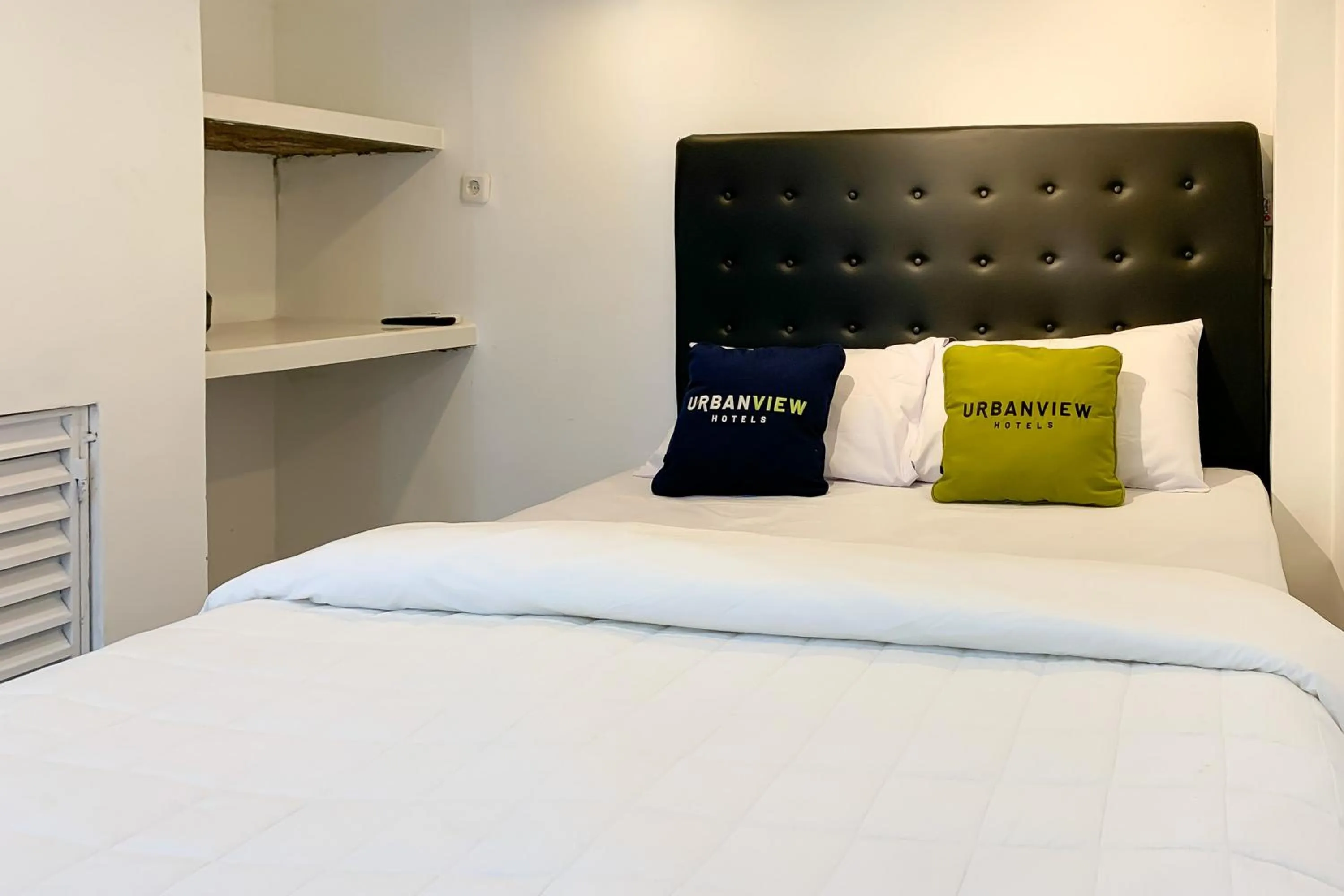 Bedroom, Bed in Urbanview Hotel Permata Syariah Garut