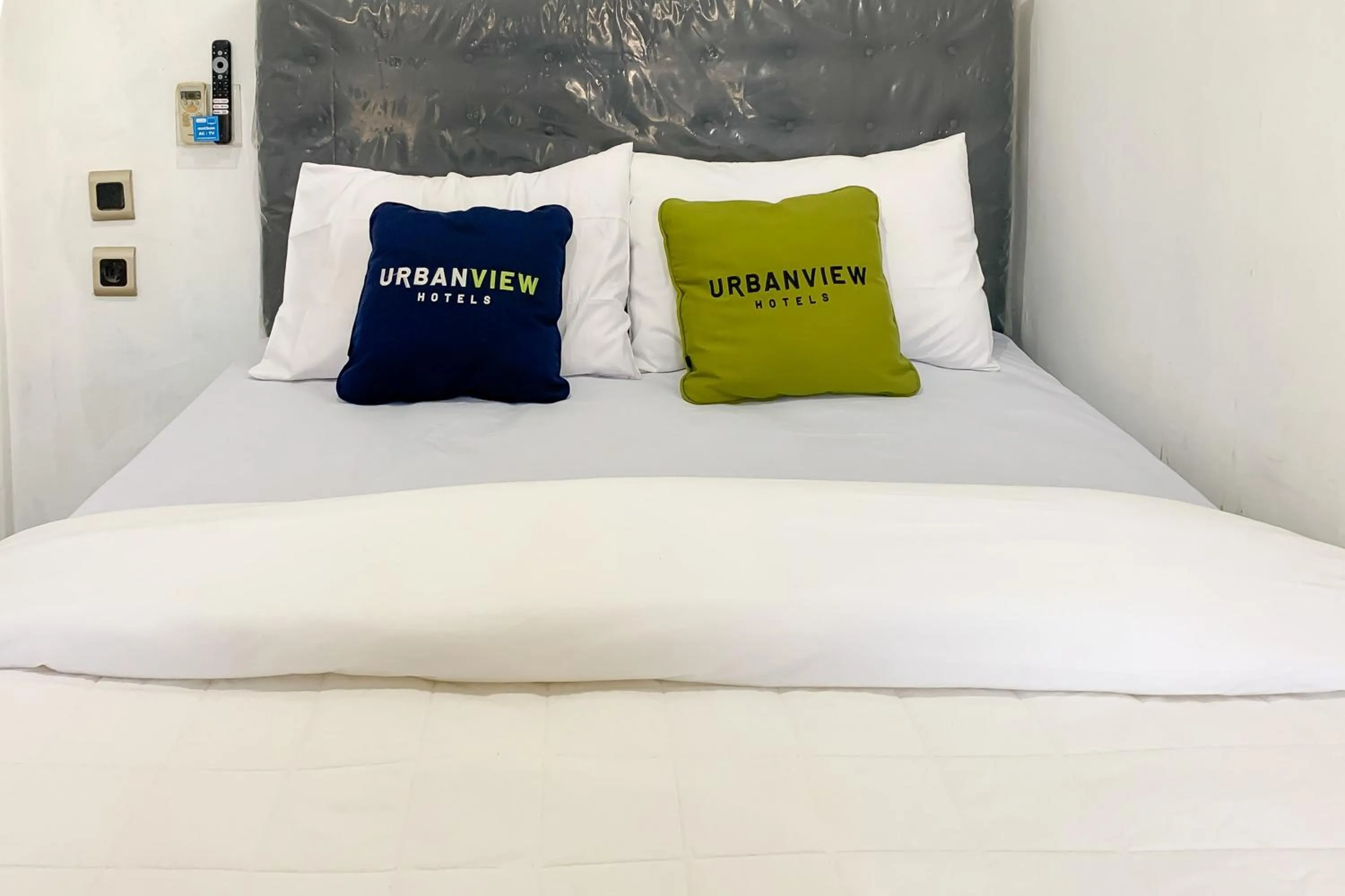 Bedroom, Bed in Urbanview Hotel Permata Syariah Garut