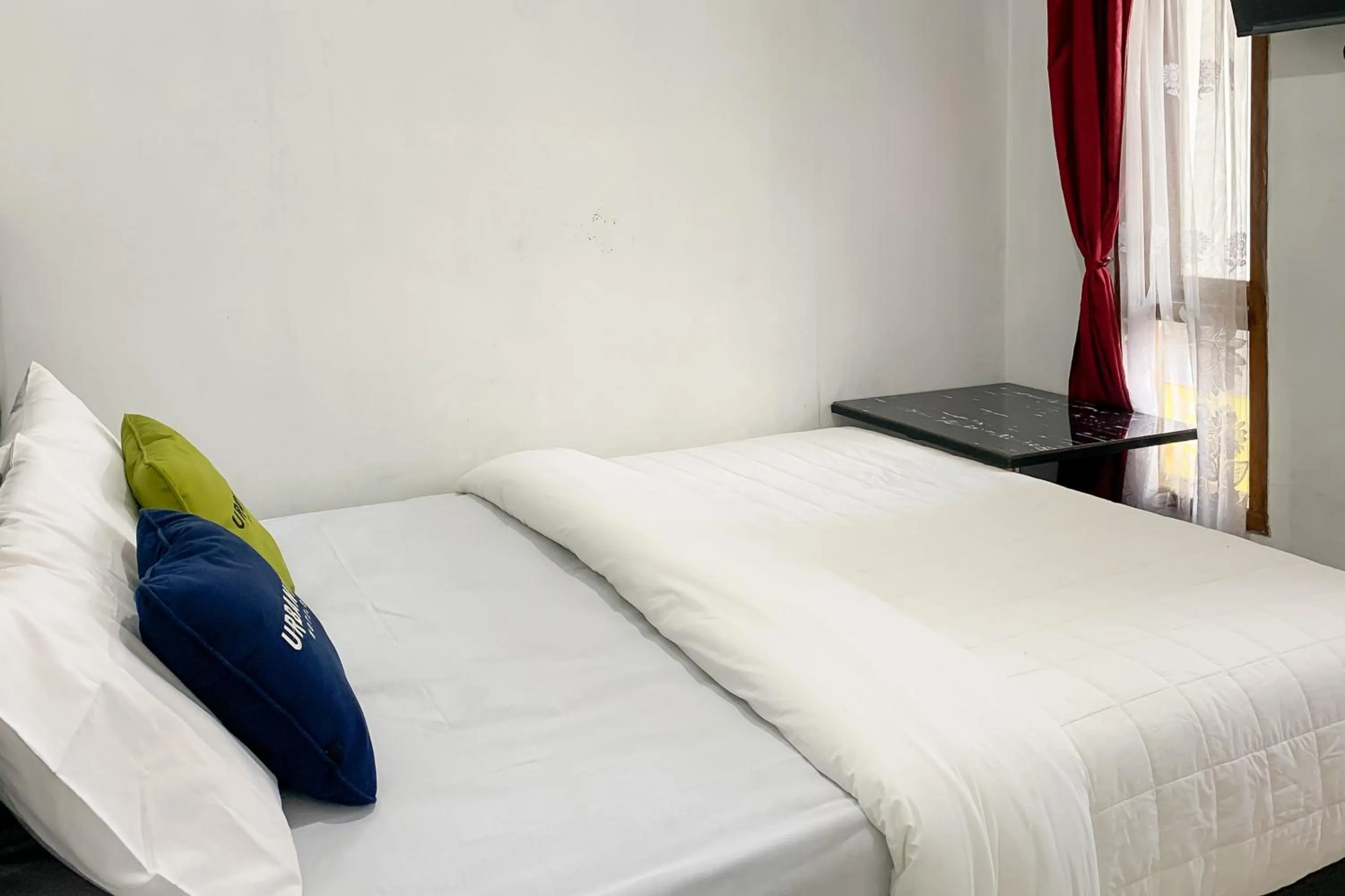 Bedroom, Bed in Urbanview Hotel Permata Syariah Garut