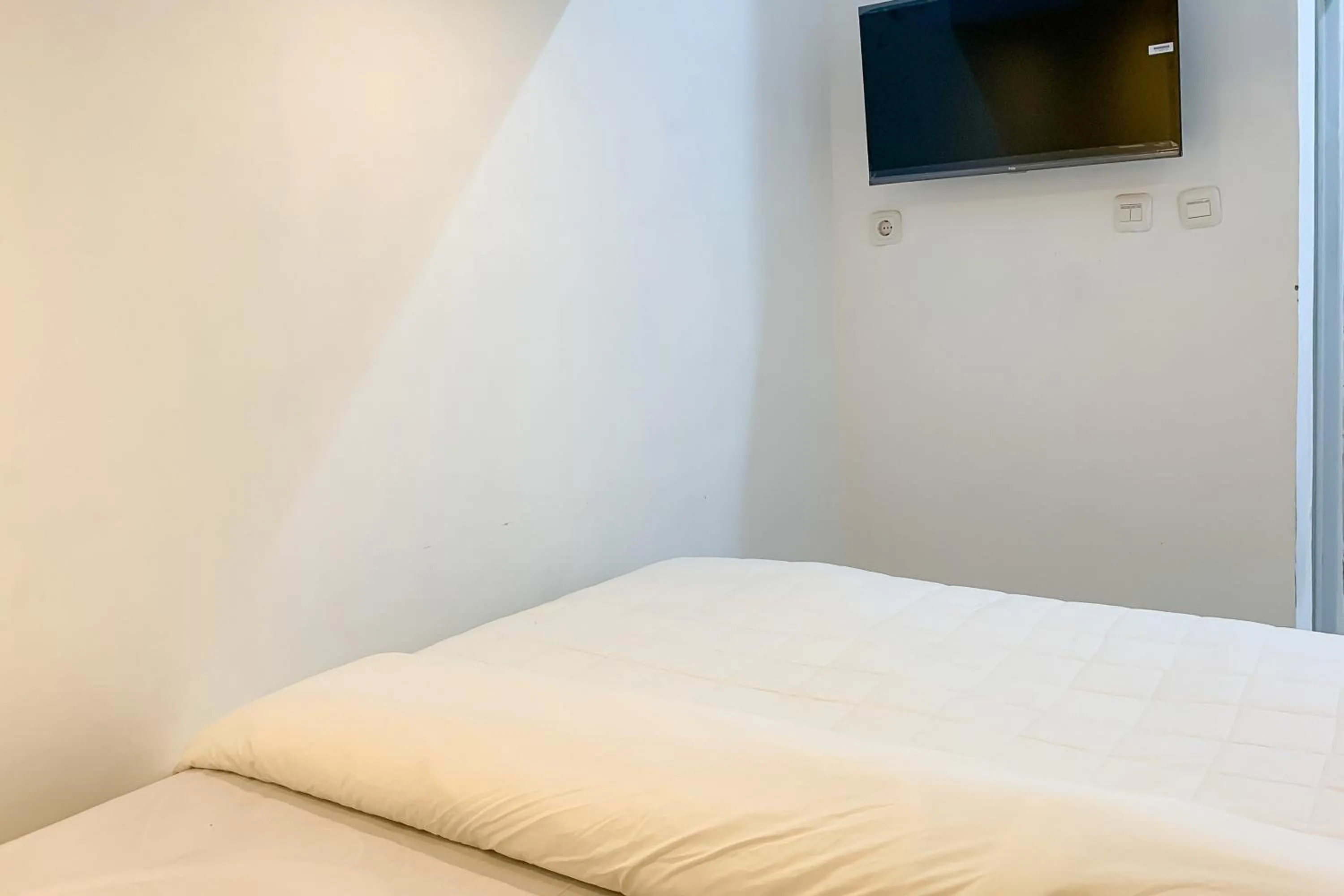 Bedroom, Bed in Urbanview Hotel Permata Syariah Garut