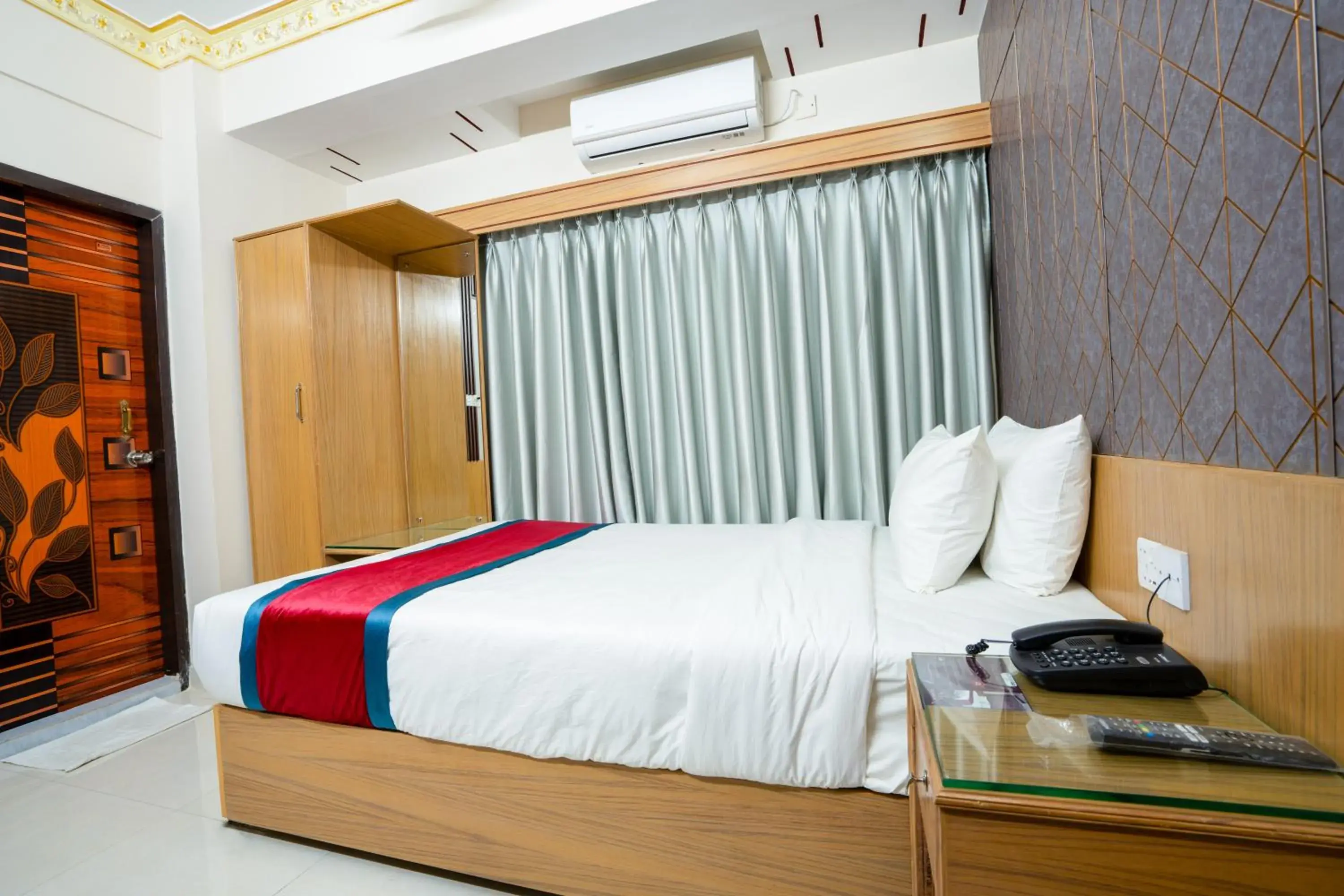 Deluxe King Room in Hotel Safa Residency - DHAKA Deluxe King Room in Hotel Safa Residency - DHAKA
