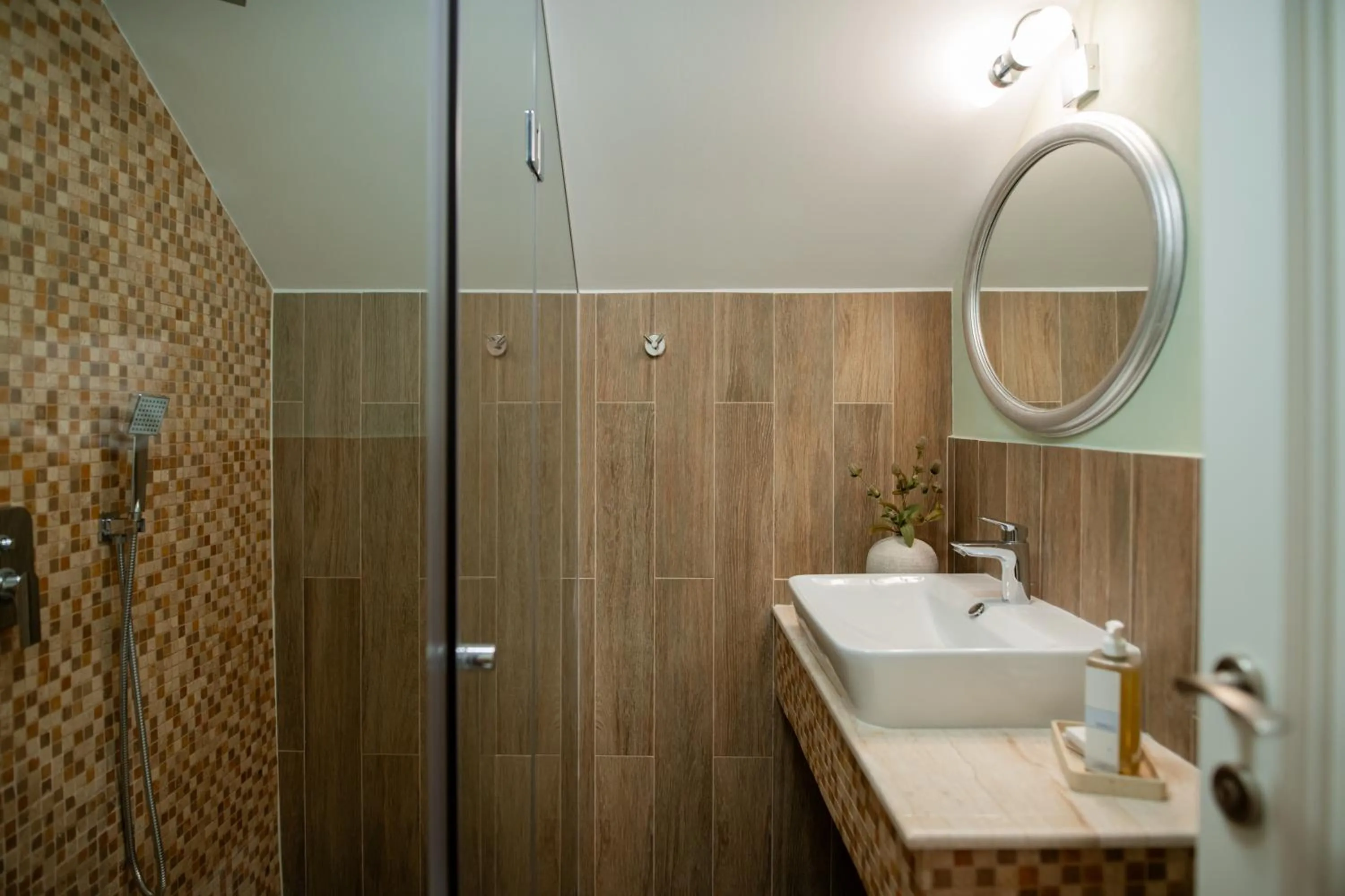 Toilet in Olivia 9teen Hotel Boutique