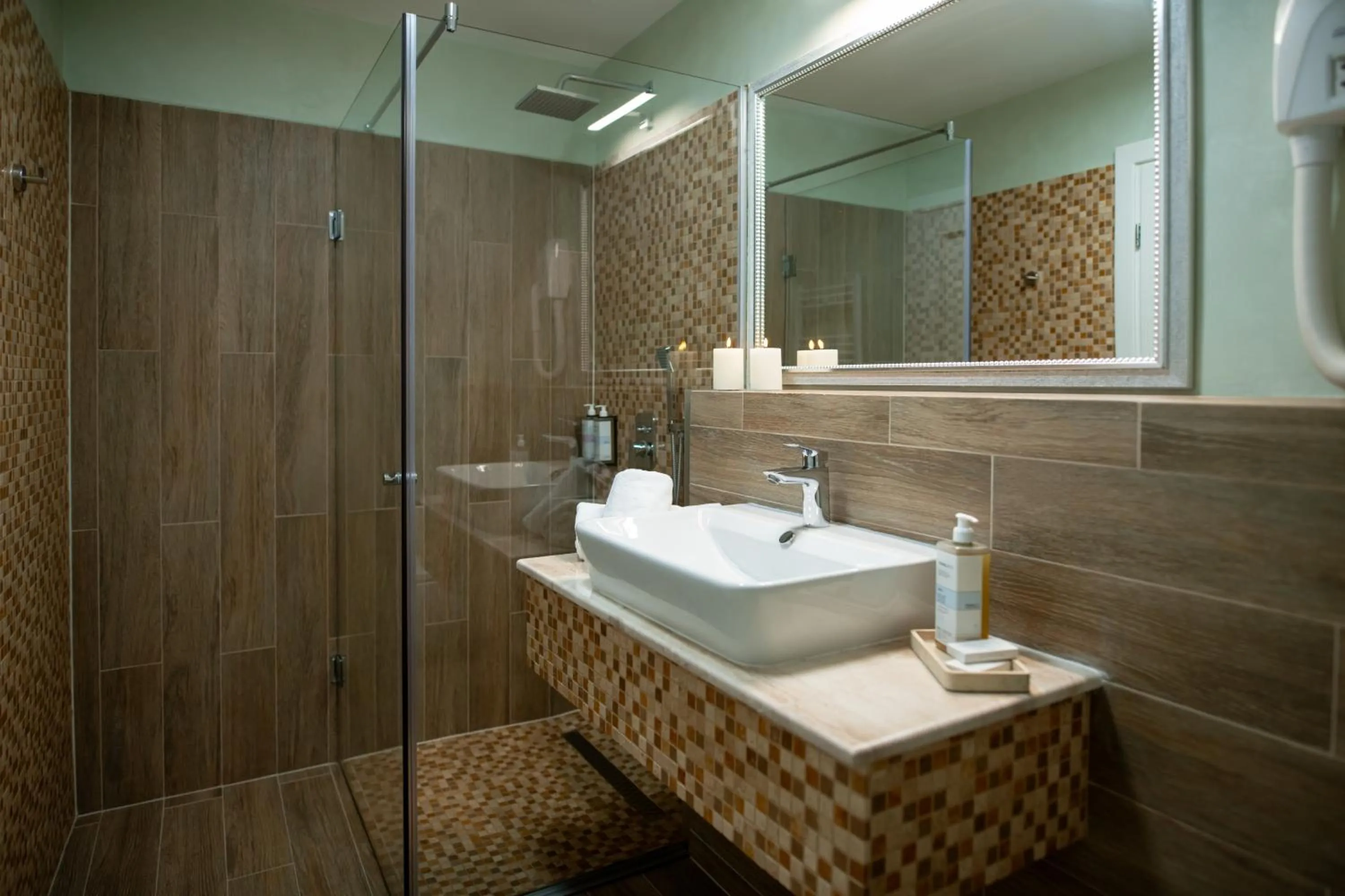 Shower in Olivia 9teen Hotel Boutique