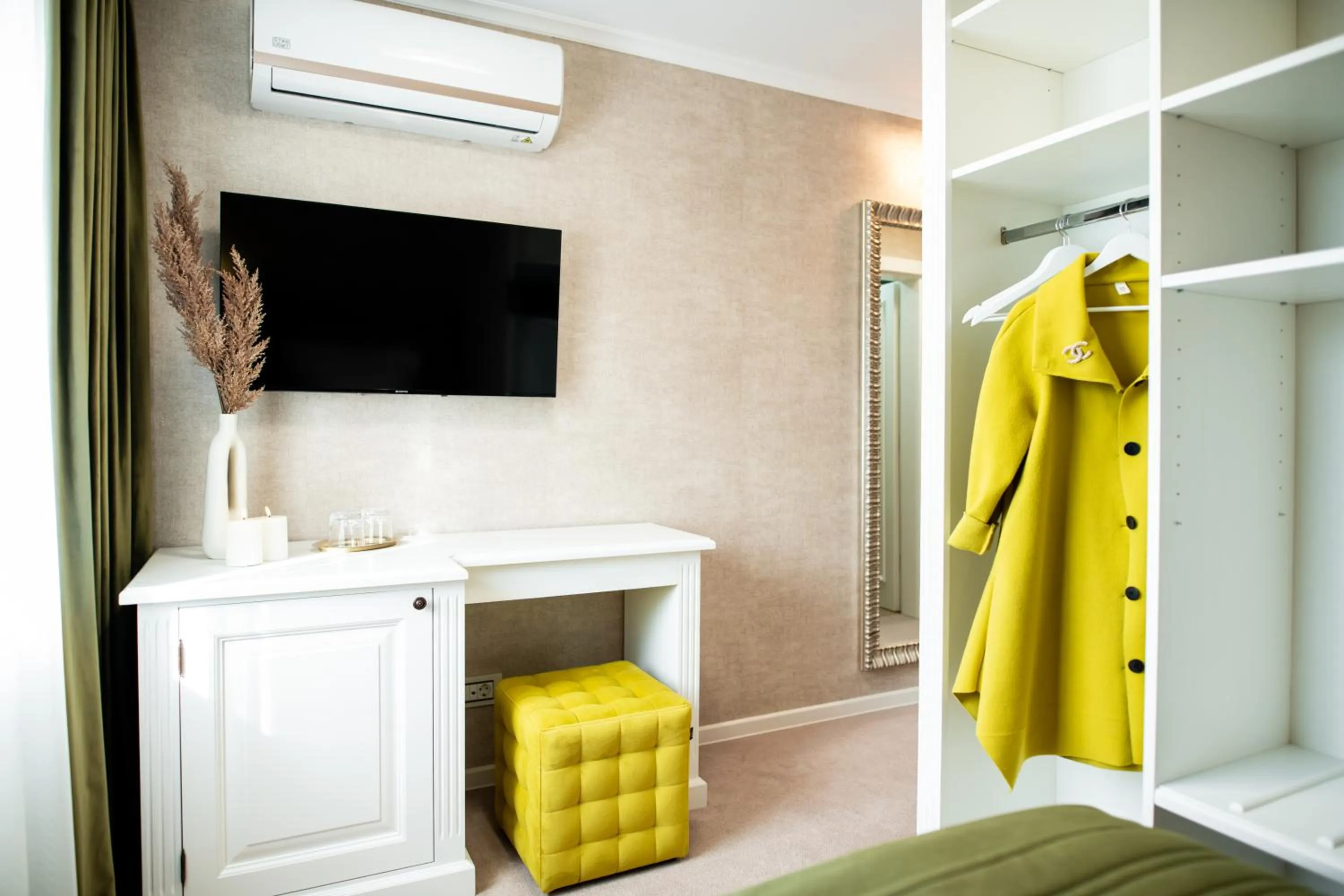 TV and multimedia in Olivia 9teen Hotel Boutique