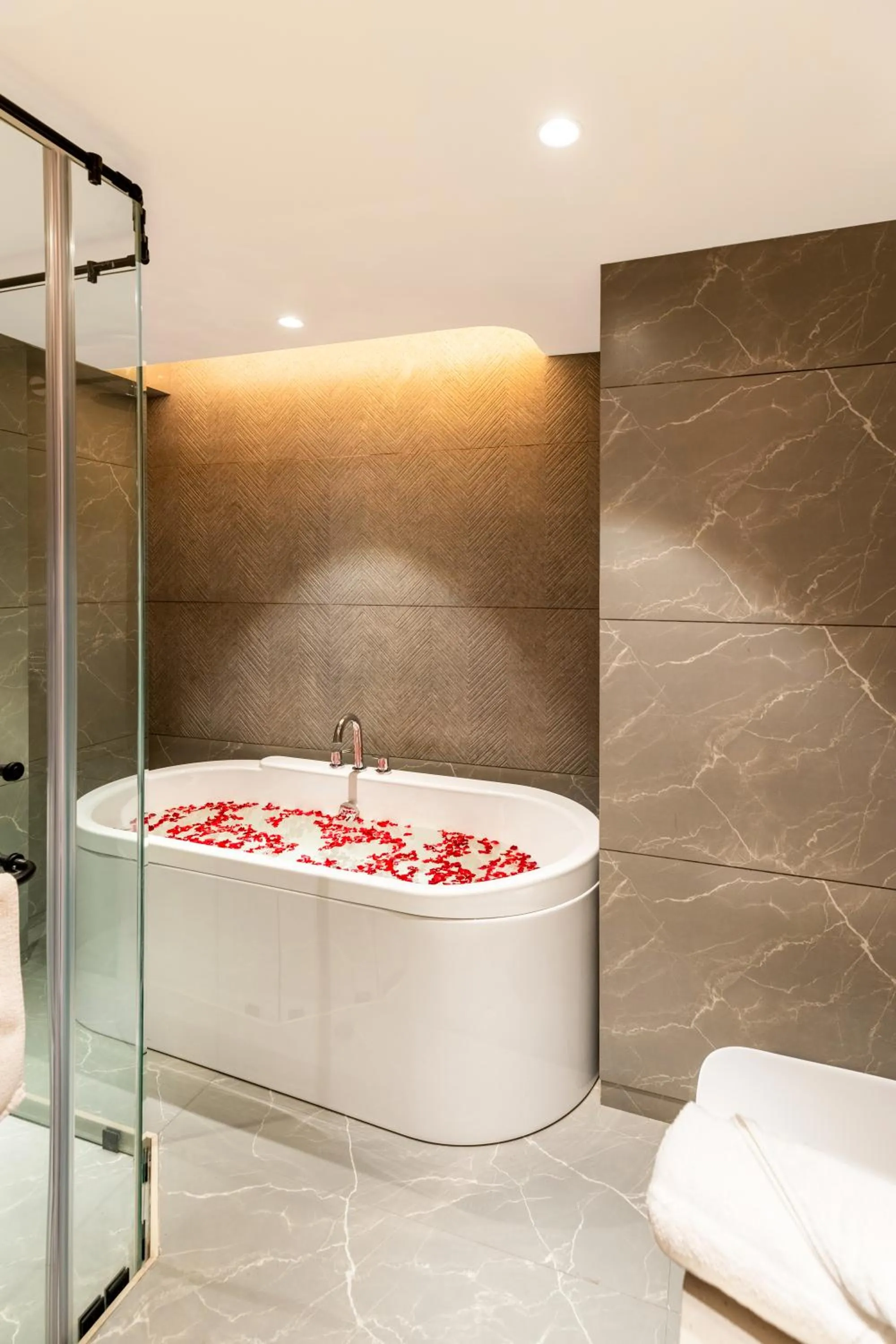 Bath in Indie Stays Mumbai International Airport