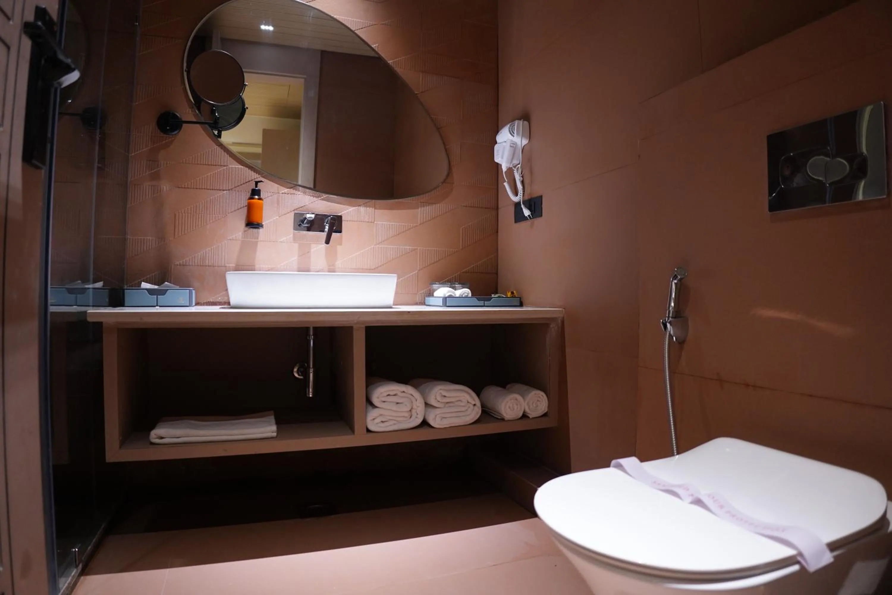 Bathroom in The Pearl Petal