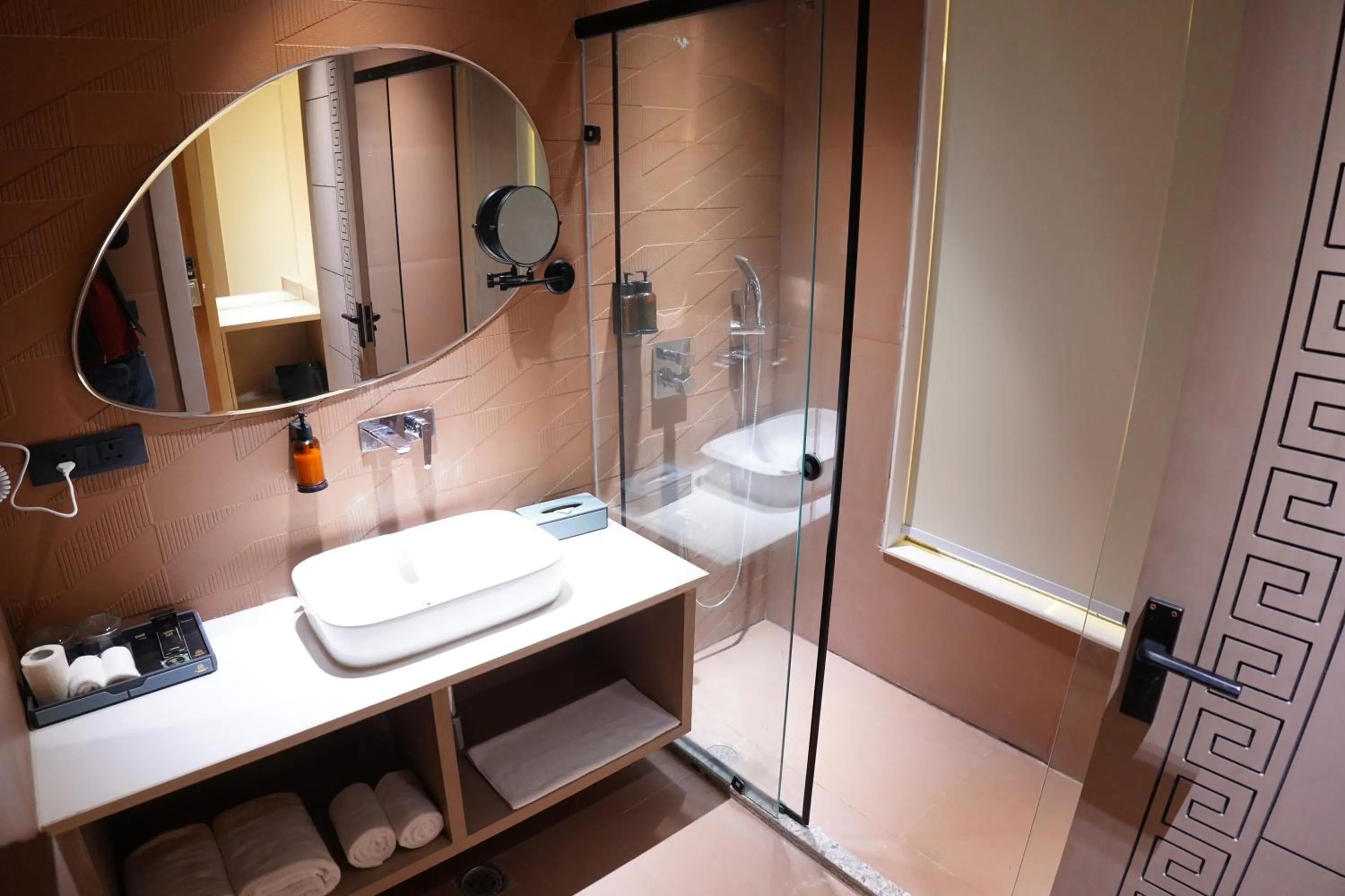 Bathroom in The Pearl Petal