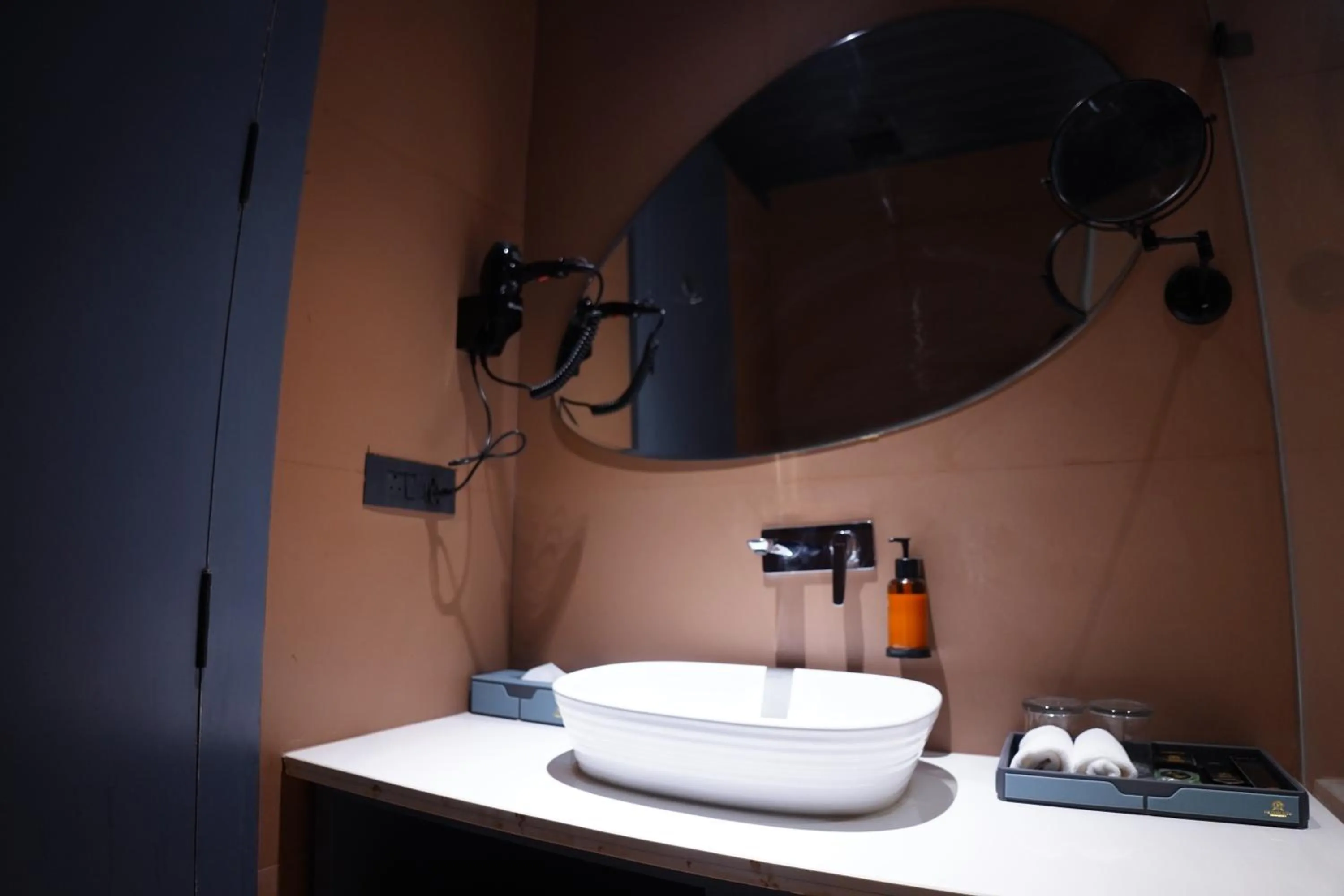 Bathroom in The Pearl Petal